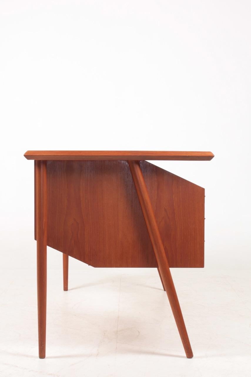 Scandinave moderne Bureau autoportant du milieu du siècle en teck, fabriqué au Danemark, années 1960 en vente