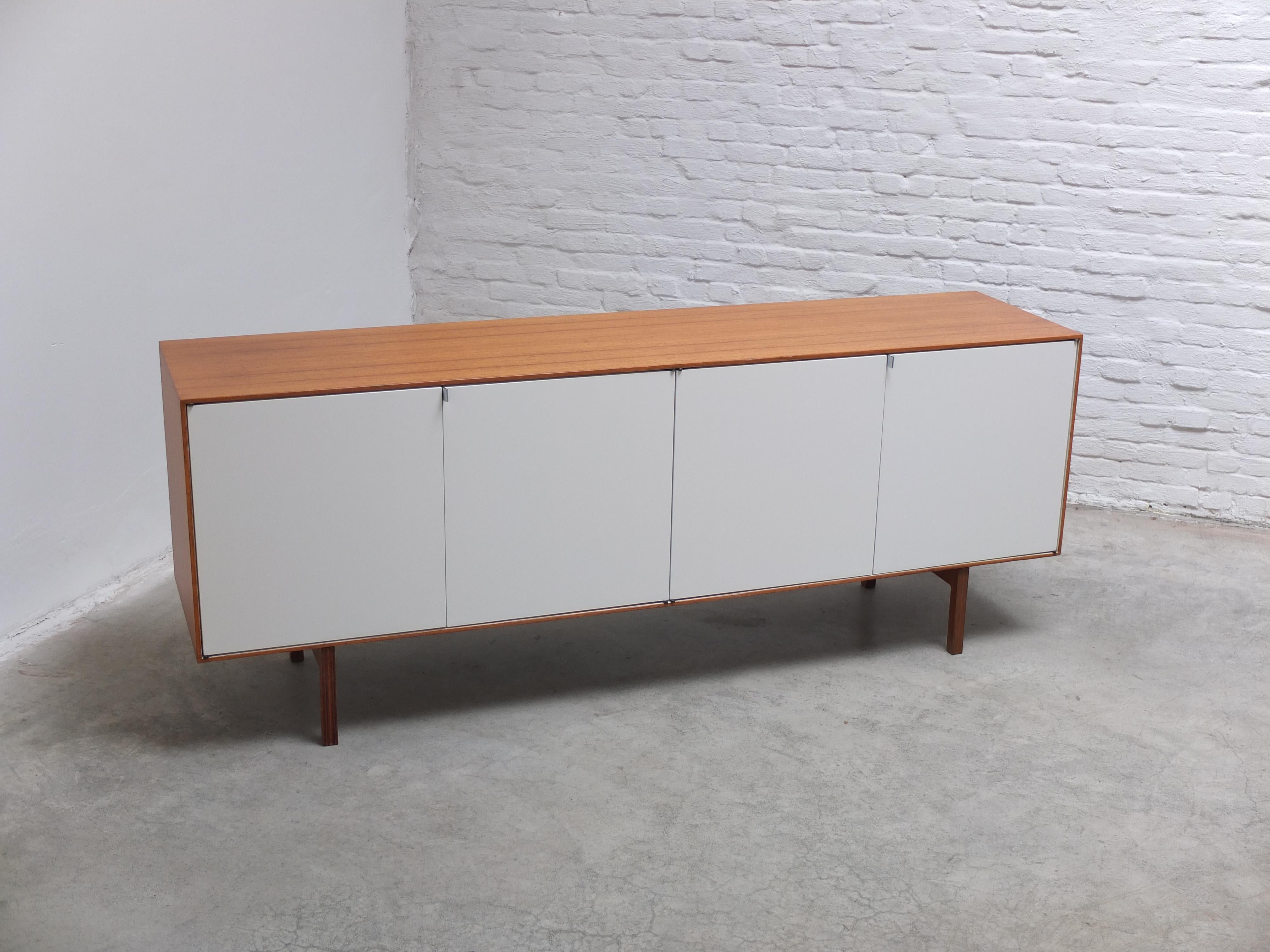 Freestanding 'Model 541' Sideboard by Florence Knoll for Knoll, 1952 For Sale 10