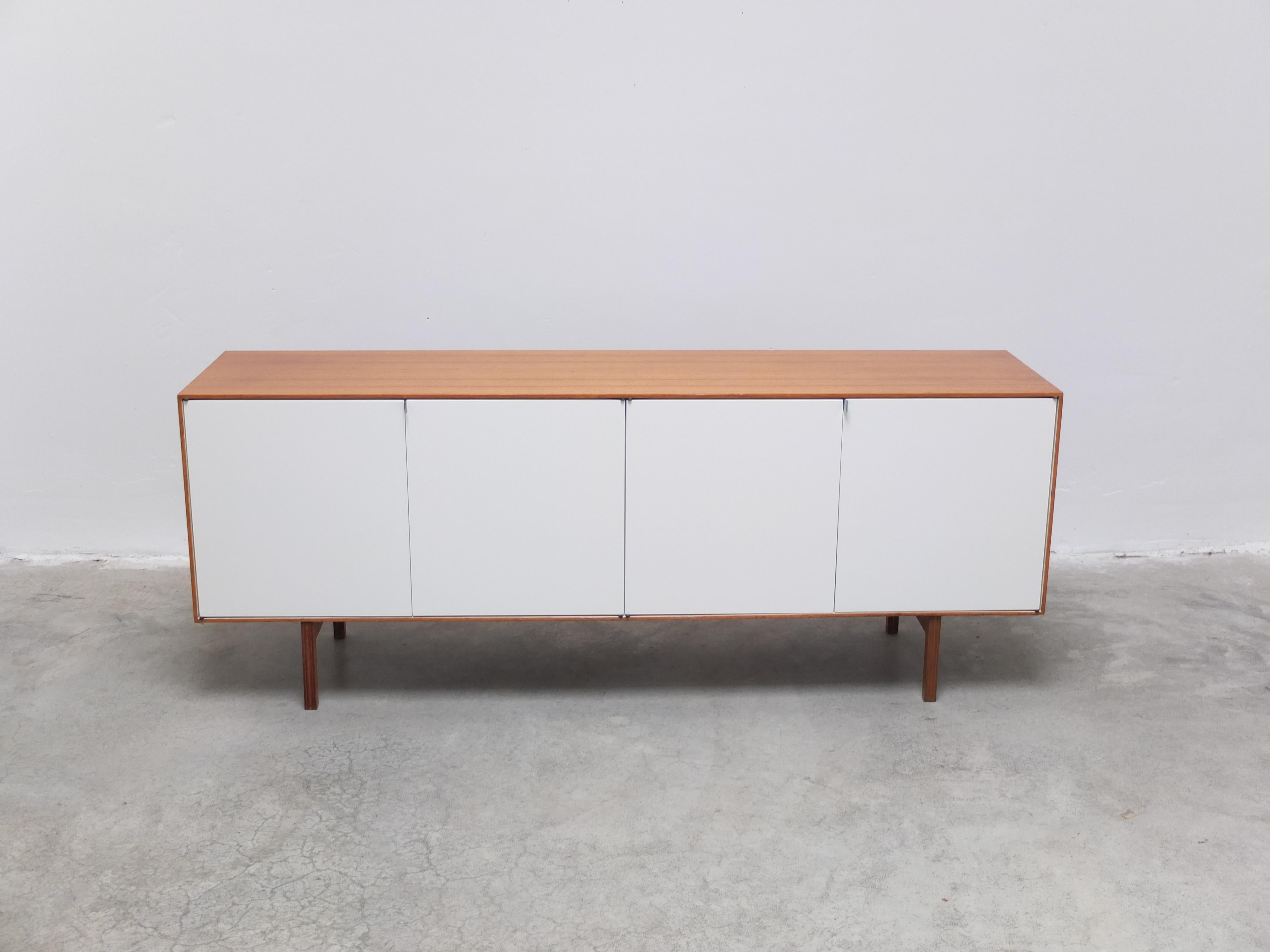 Mid-Century Modern Freestanding 'Model 541' Sideboard by Florence Knoll for Knoll, 1952 For Sale
