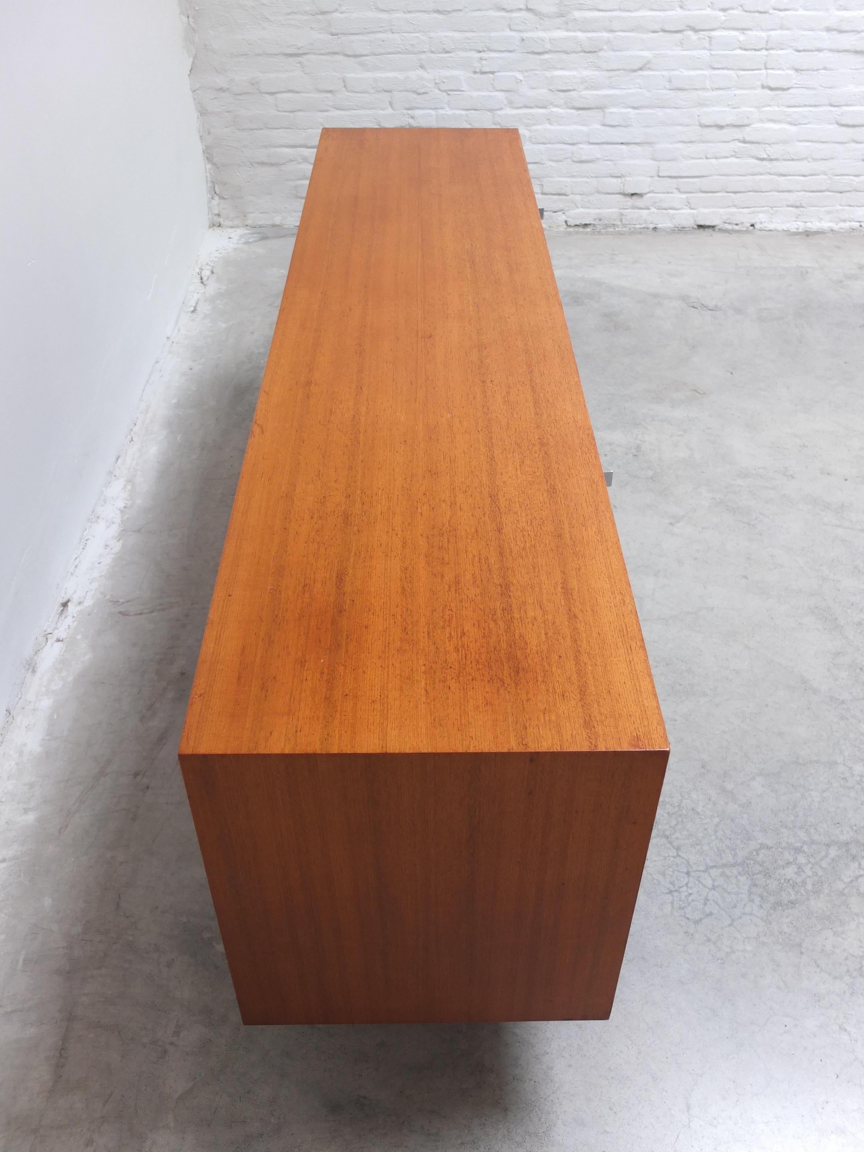 Freestanding 'Model 541' Sideboard by Florence Knoll for Knoll, 1952 In Good Condition For Sale In Antwerpen, VAN