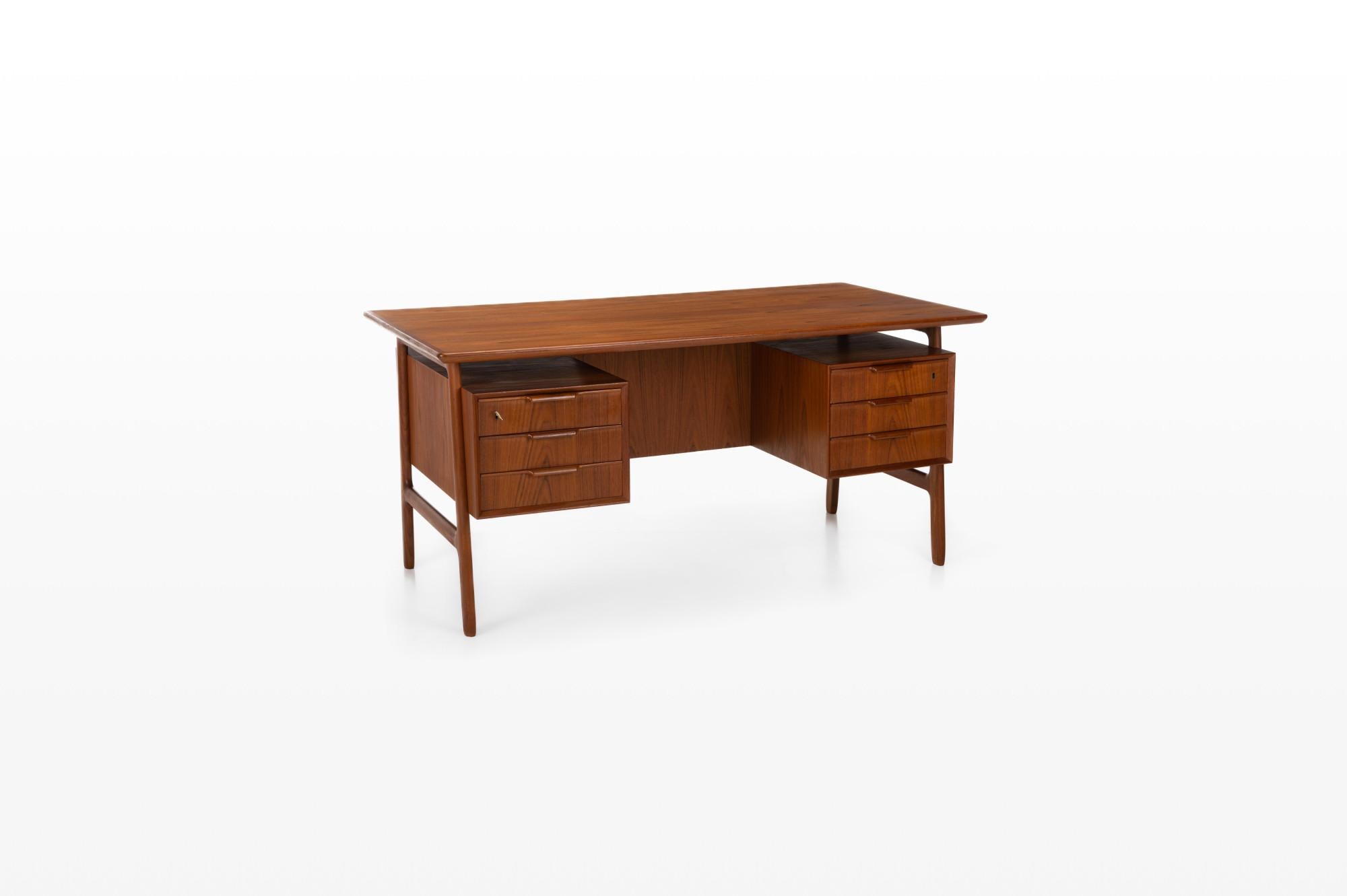 This beautiful teak desk was designed for Omann Jun Møbelfabrik in Denmark, model 75. The freestanding desk has a floating desktop. It has six drawers and is in very good condition. Sticker is still present.