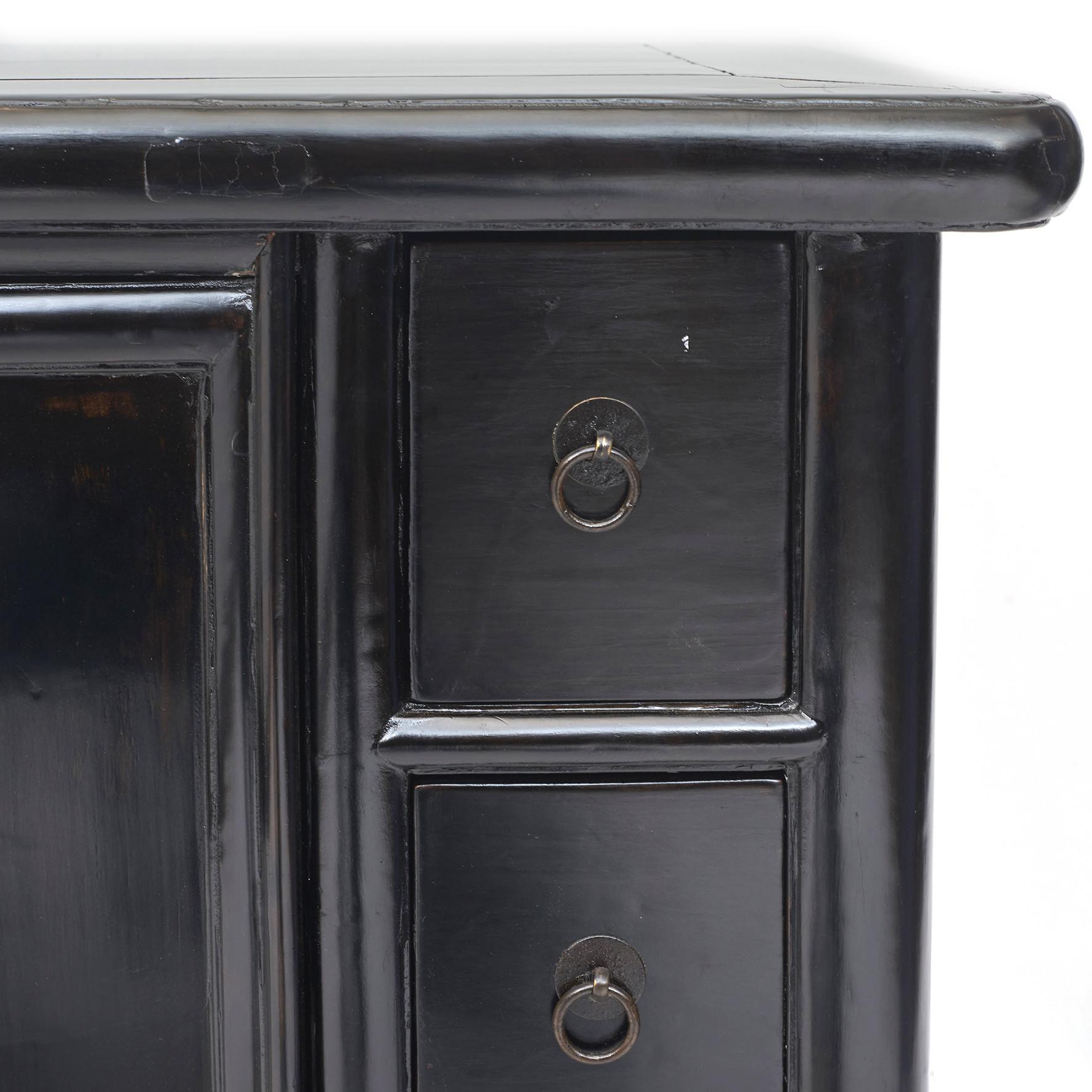 Freestanding Qing Dynasty Black Lacquer Sideboard For Sale 1