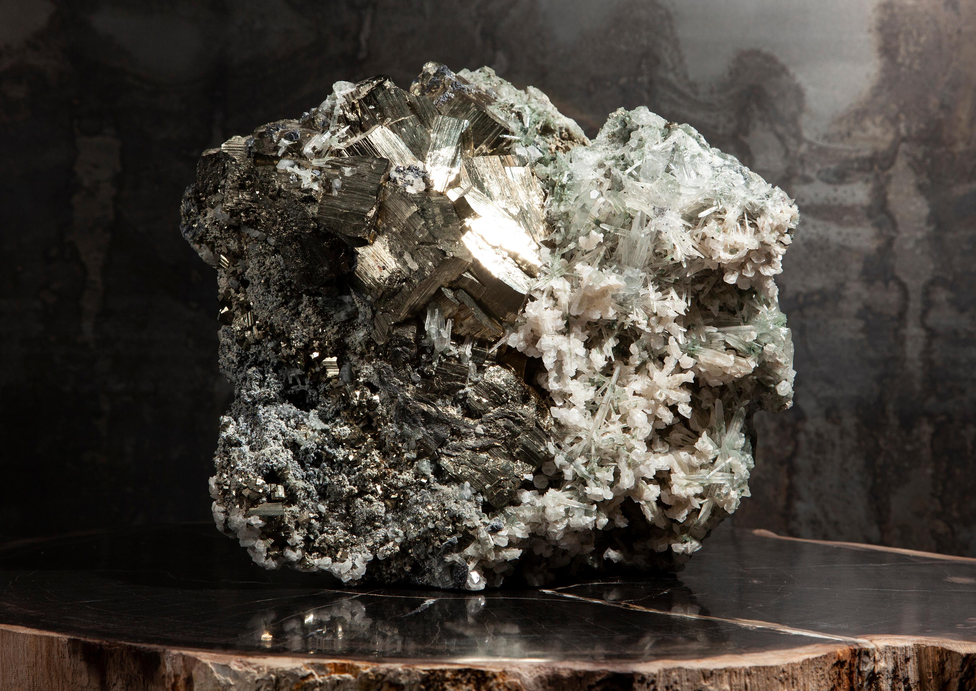 Raro, grande mazzo di cristalli di pirite e quarzo indipendente dal Perù In condizioni ottime in vendita a London, GB