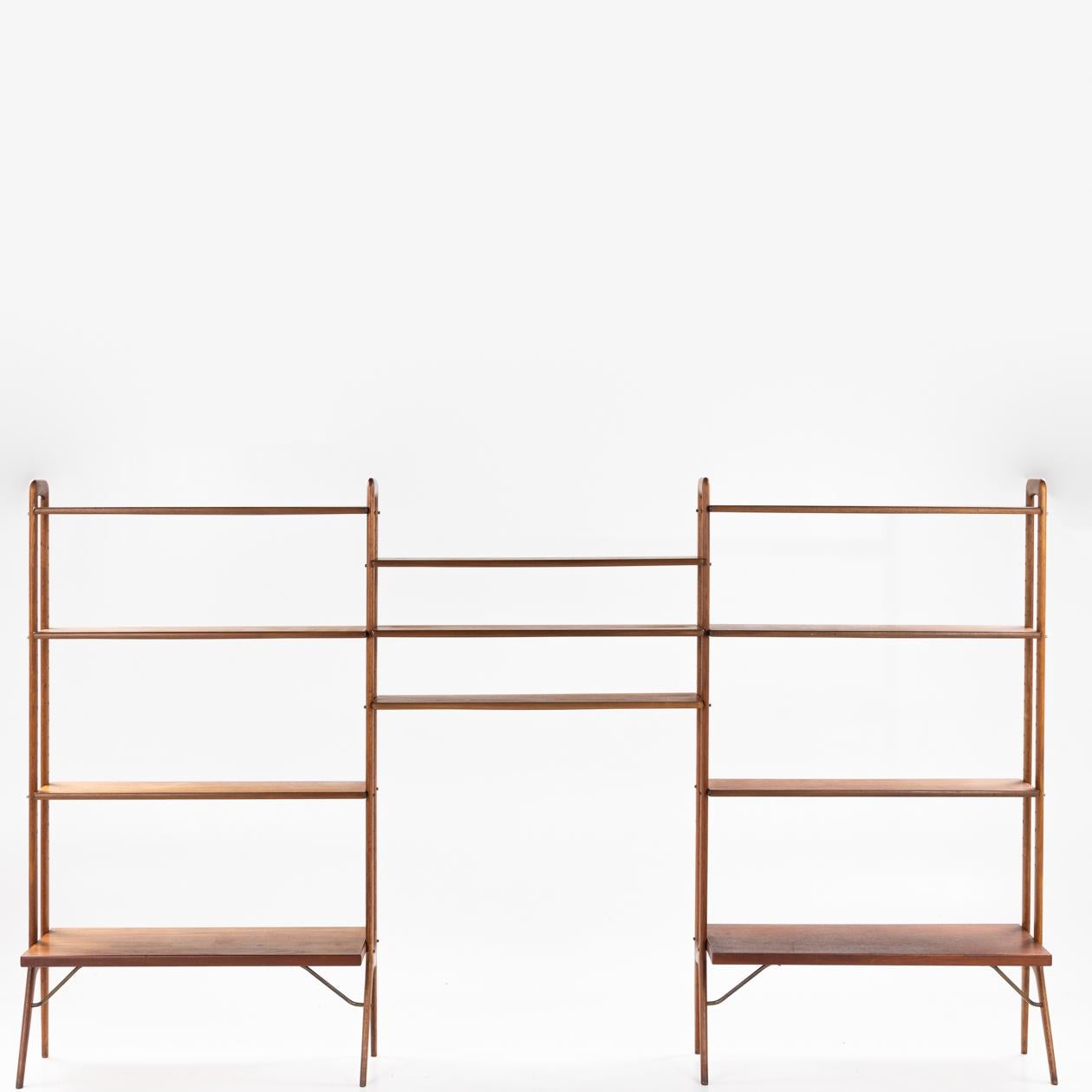 Freestanding three-compartment shelving system with oak legs and teak shelves. Adjustable shelves. Kurt Østervig / KP Møbler