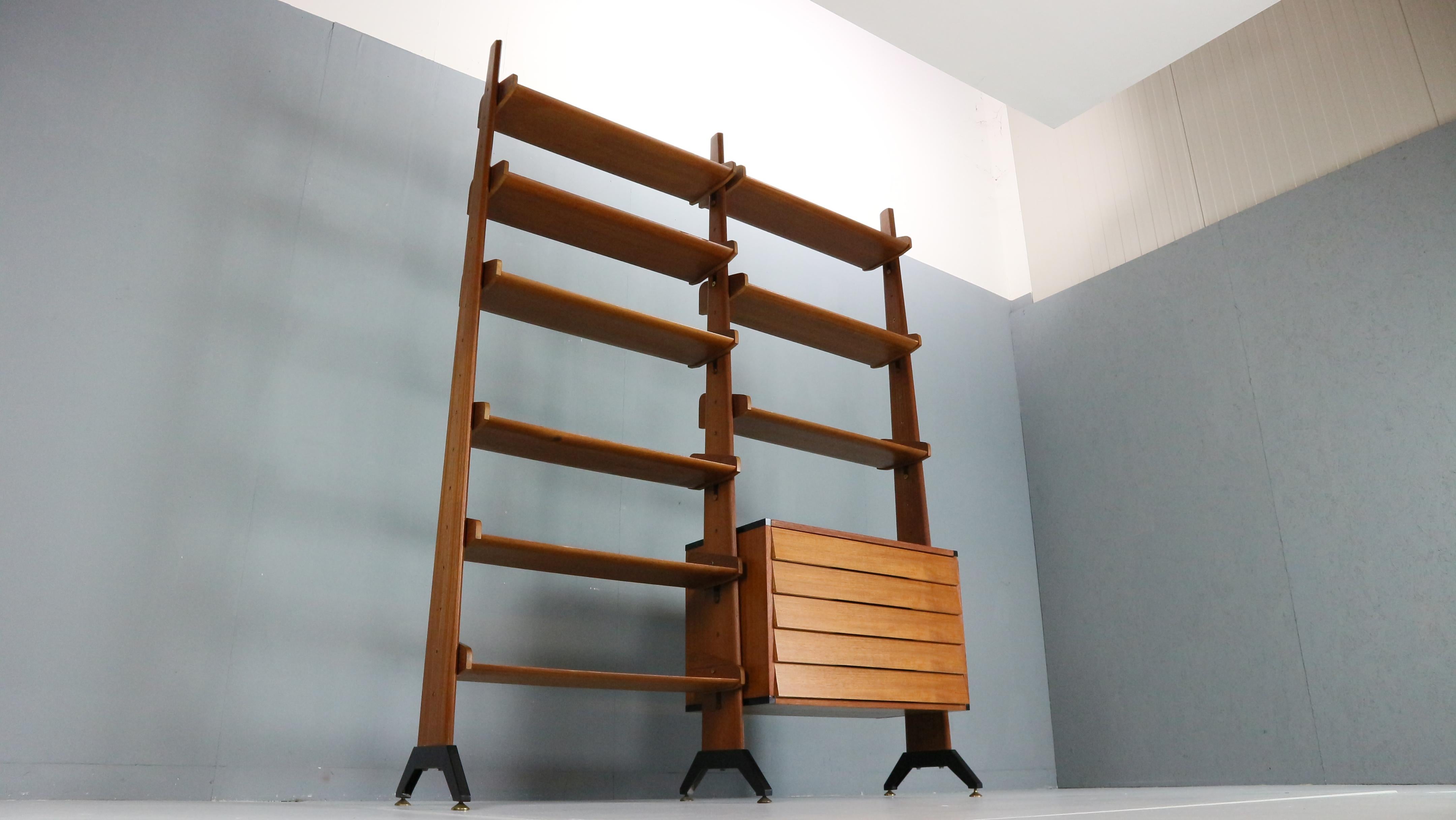 Freestanding Shelving Unit by Vittorio Dassi, Italy, 1950s 8