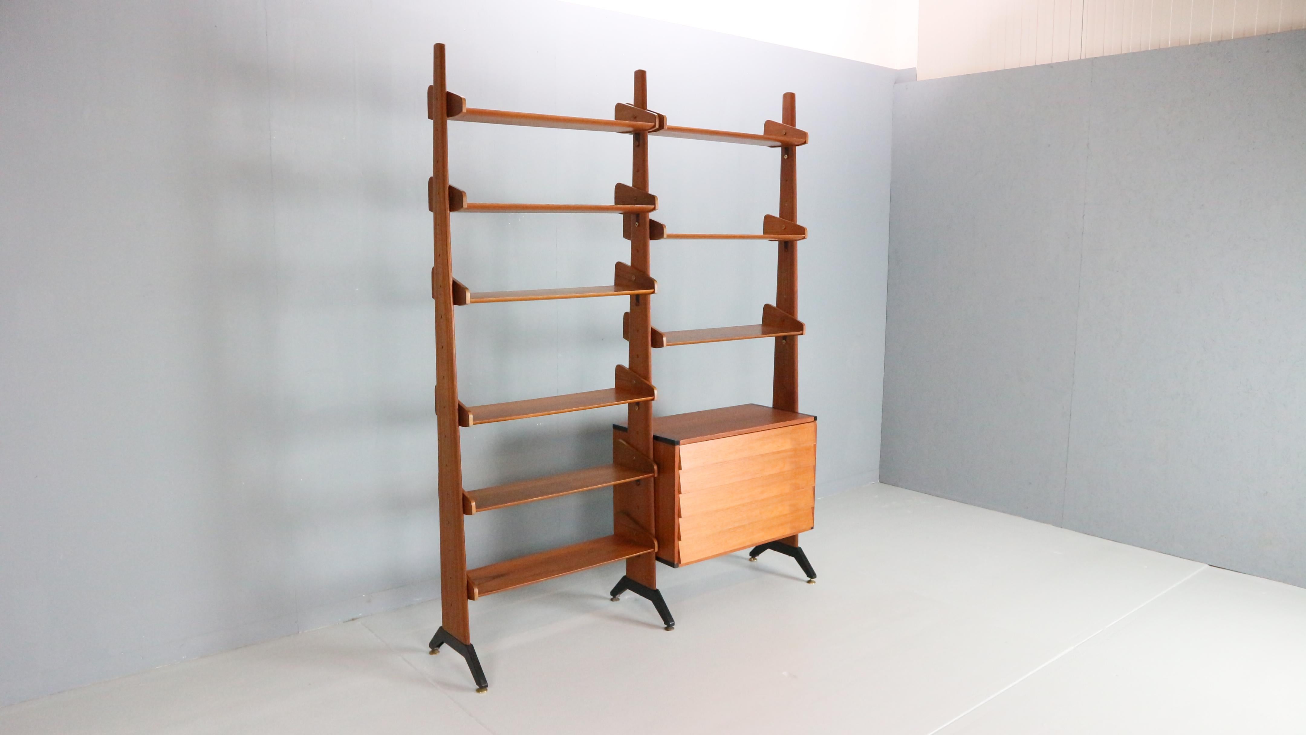 Freestanding Shelving Unit by Vittorio Dassi, Italy, 1950s 10