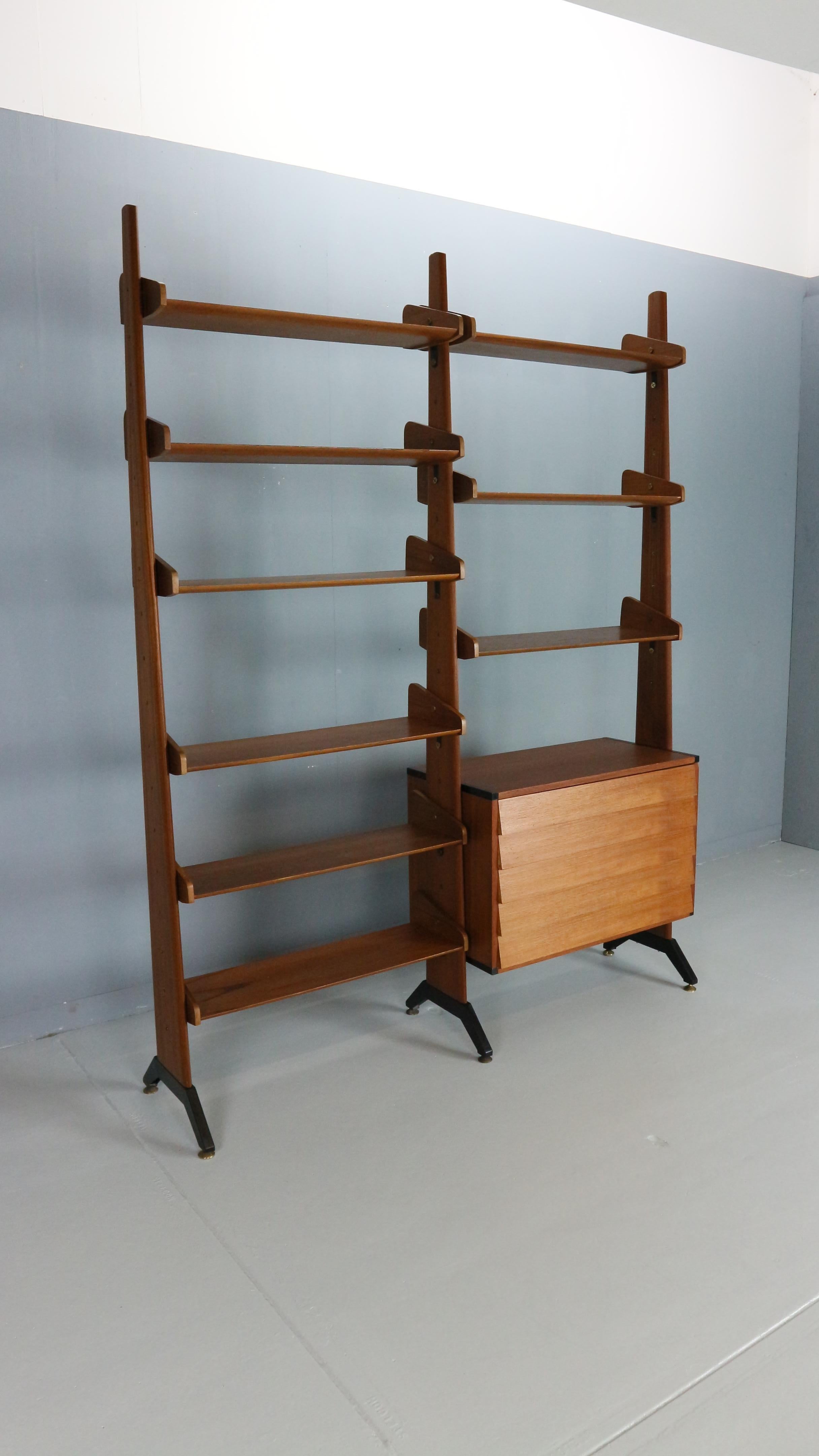 Italian Freestanding Shelving Unit by Vittorio Dassi, Italy, 1950s