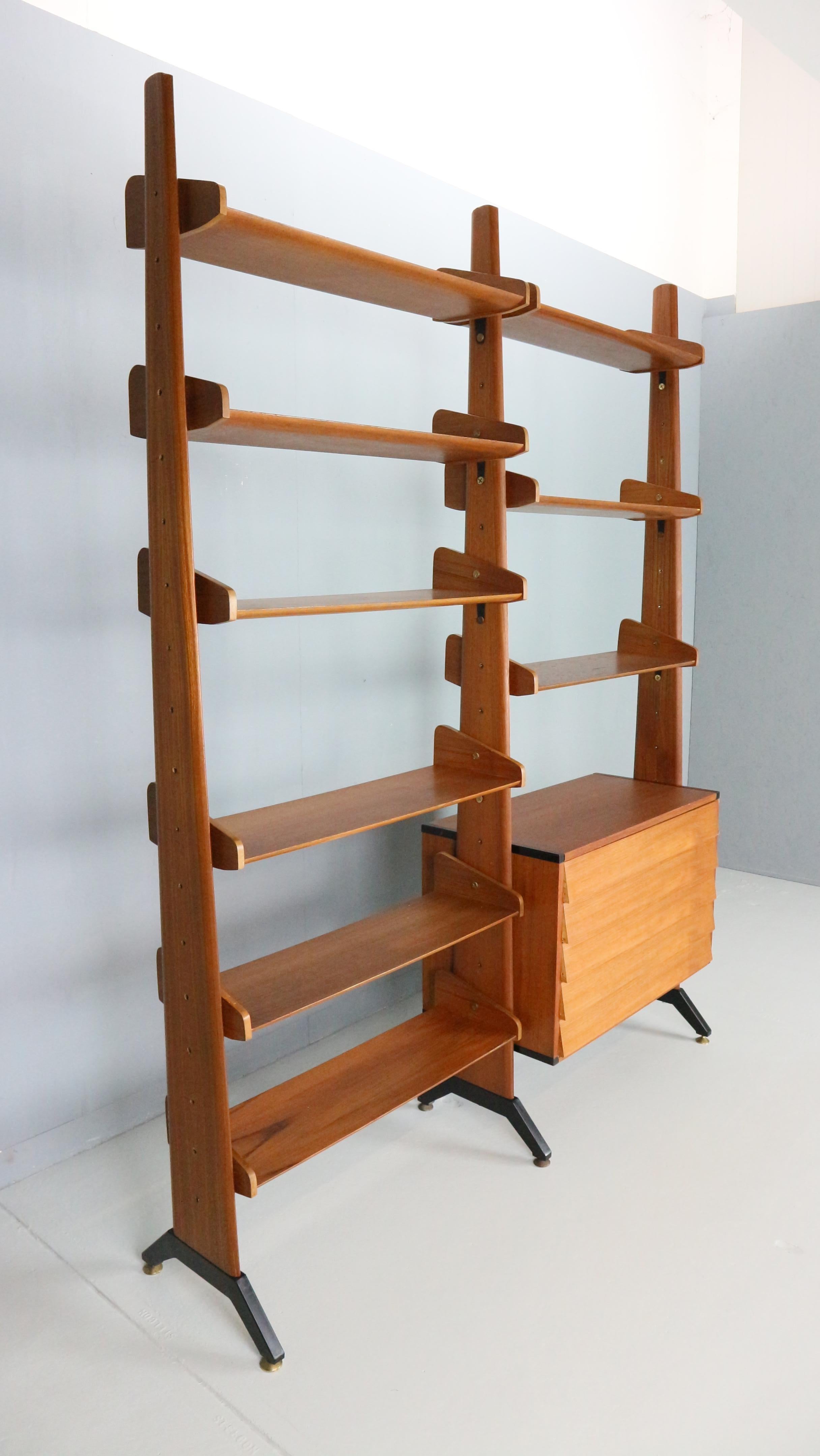 Freestanding Shelving Unit by Vittorio Dassi, Italy, 1950s In Good Condition In The Hague, NL