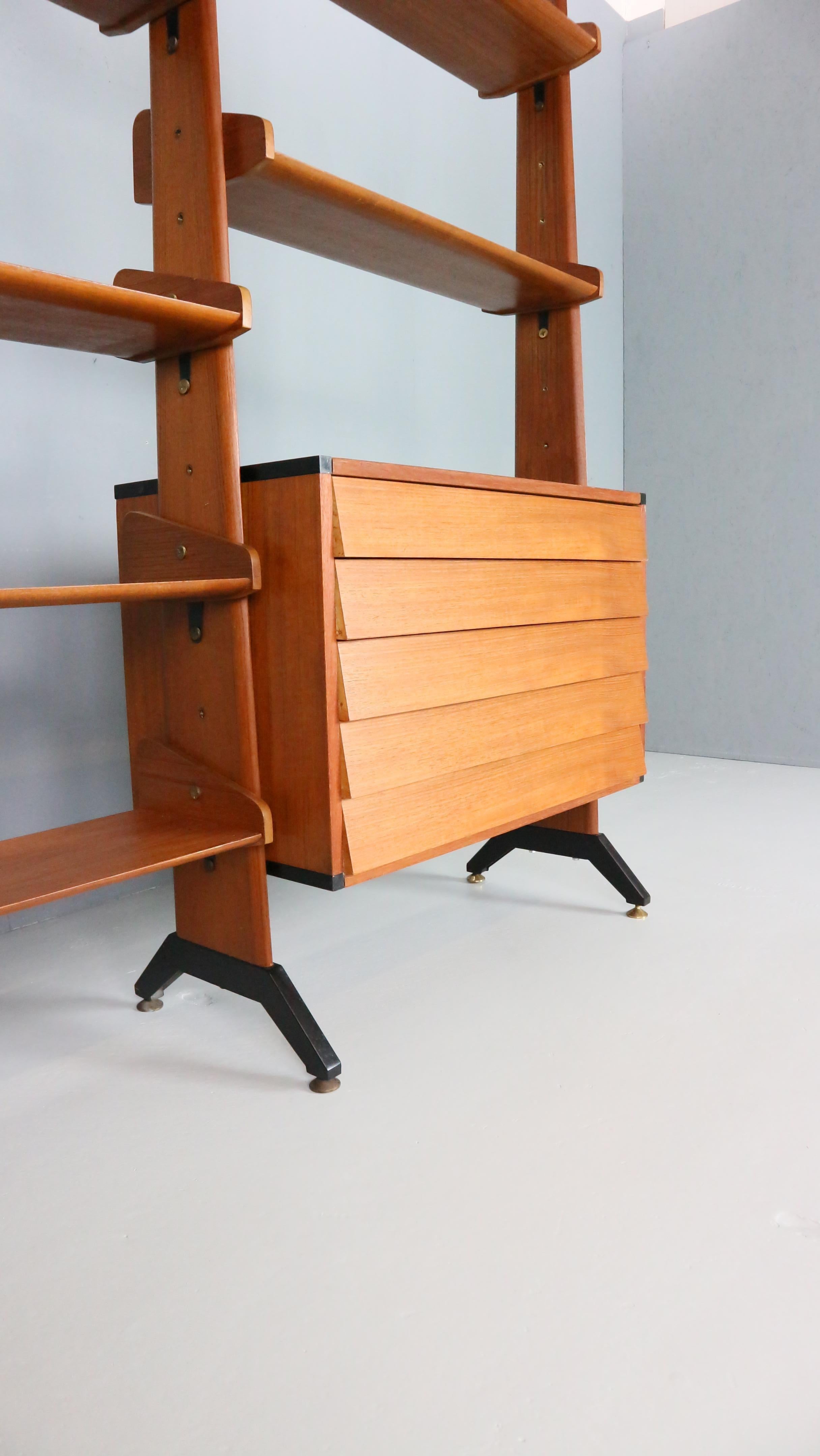 Mid-20th Century Freestanding Shelving Unit by Vittorio Dassi, Italy, 1950s