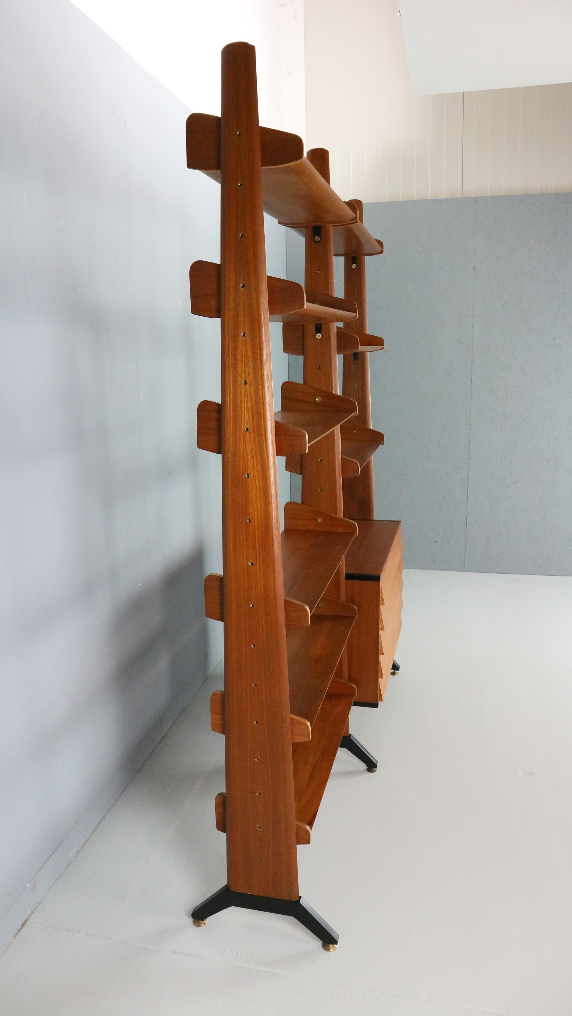 Brass Freestanding Shelving Unit by Vittorio Dassi, Italy, 1950s