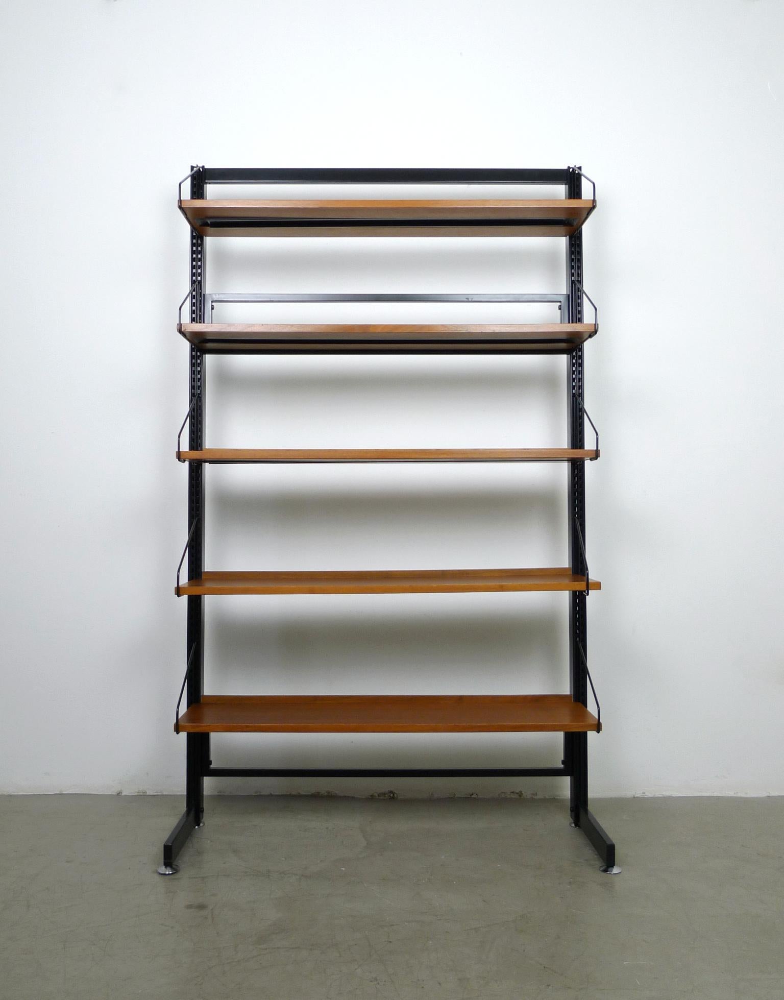 Lacquered Freestanding Shelving Unit with Walnut Shelves, Germany, 1960s