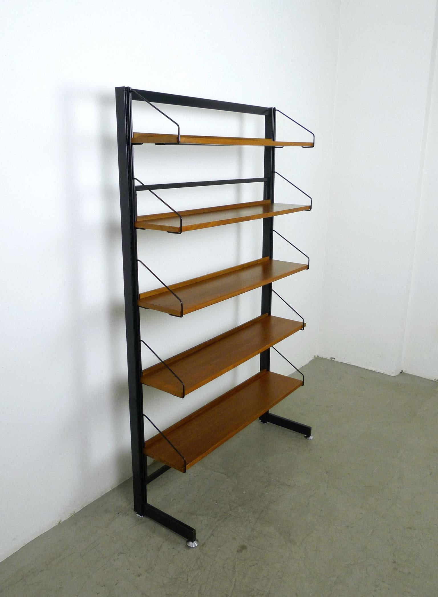 Freestanding Shelving Unit with Walnut Shelves, Germany, 1960s In Good Condition In Berlin, DE