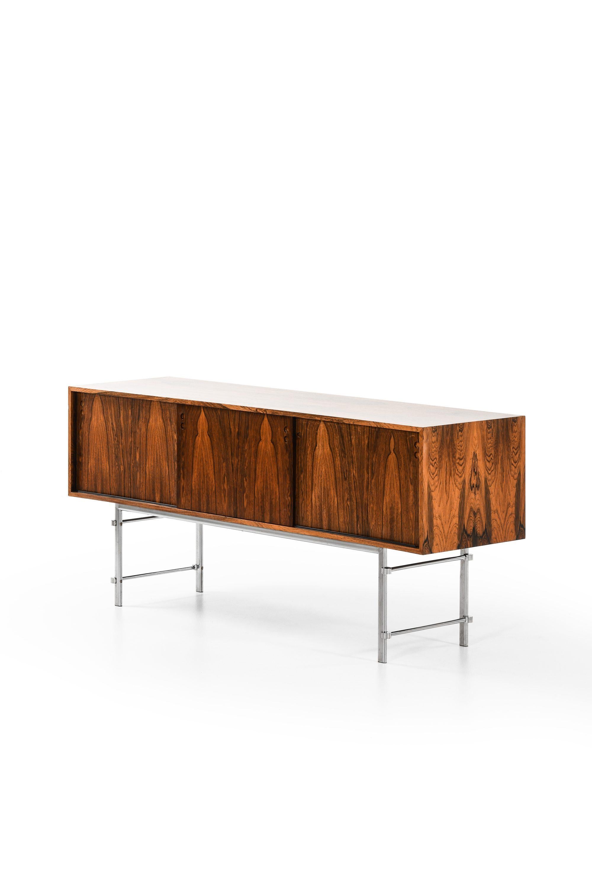 Freestanding Sideboard in Rosewood and Chromed Steel by Jan Lunde Knudsen

Additional Information:
Material: Rosewood and chromed steel
Style: Mid century, Scandinavian
Very rare freestanding sideboard model INFI
Produced by Gunnar Sørlie in