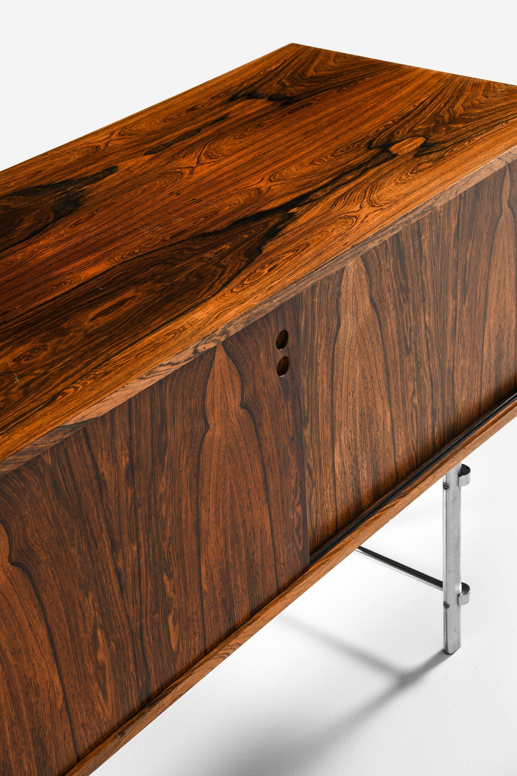 Freestanding Sideboard in Rosewood and Chromed Steel by Jan Lunde Knudsen In Good Condition For Sale In Limhamn, Skåne län