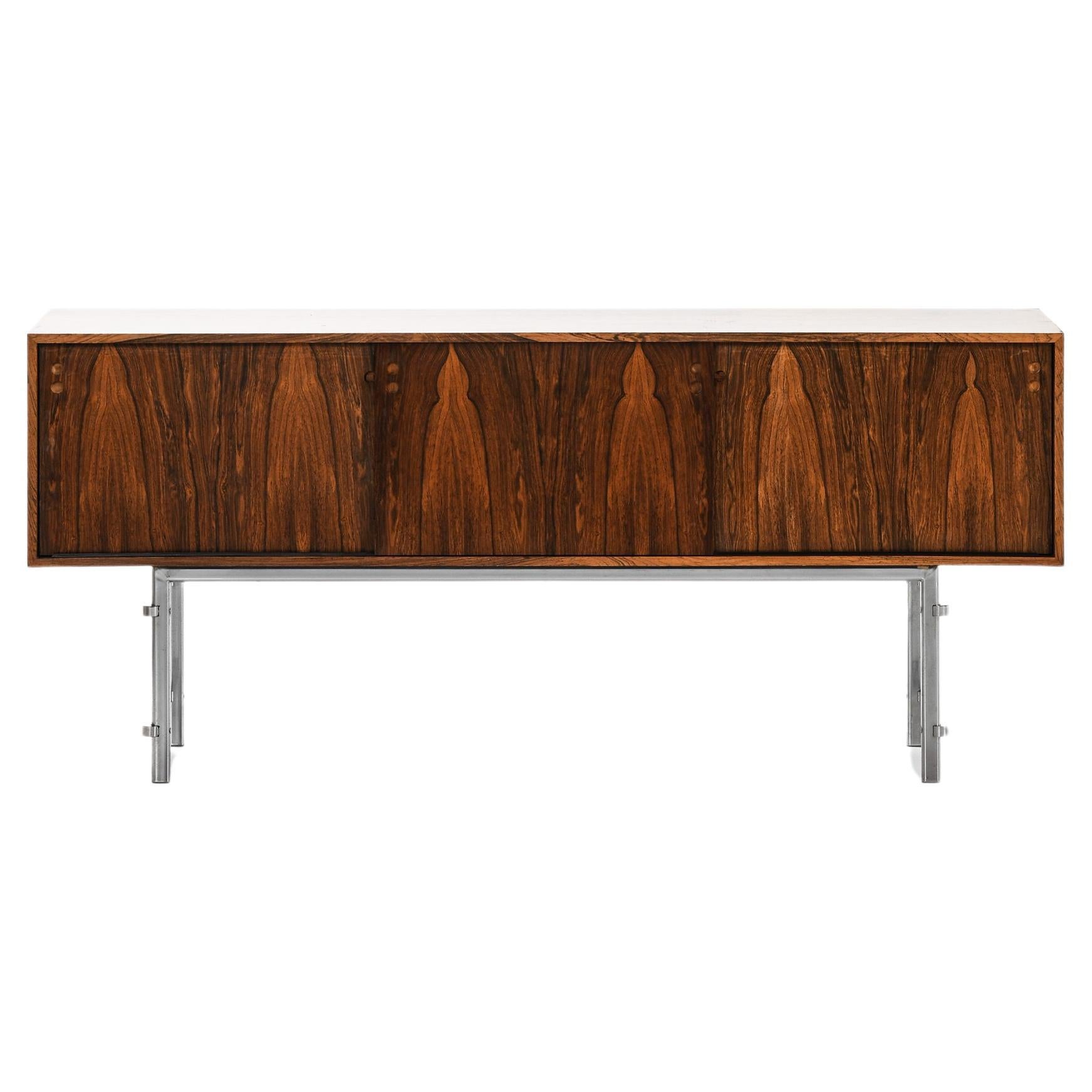 Buffet autoportant en bois de rose et acier chromé de Jan Lunde Knudsen