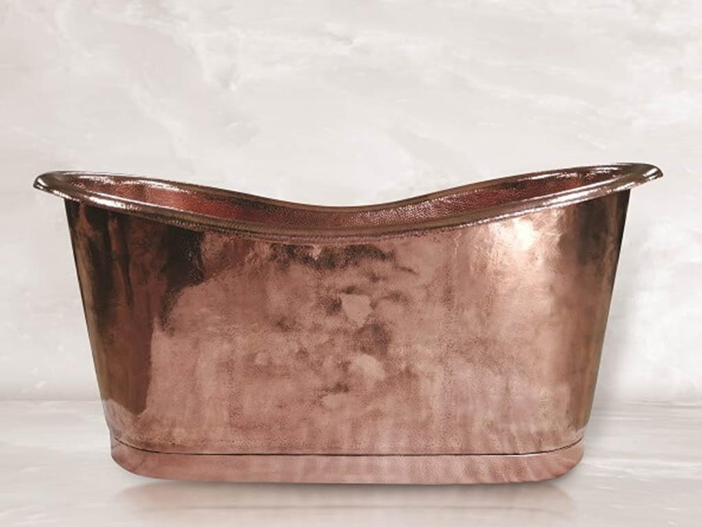 With beautiful romantic shapes, let the Regina old-world-elegance become the striking focal point of your bathroom. This artisan crafted copper bath tub is designed for sumptuous comfort and visual delight. Based on turn of the century vintage