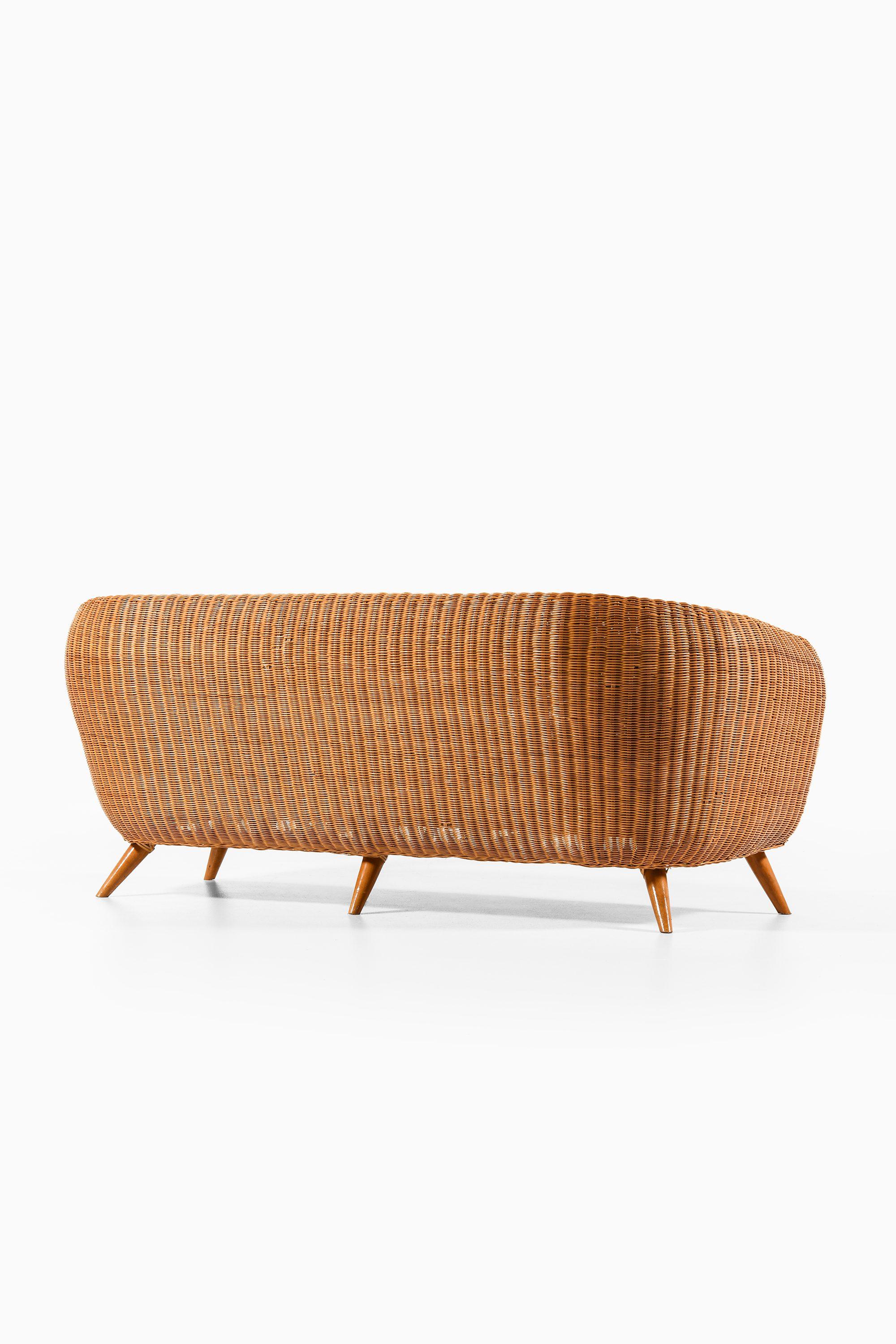 Danish Freestanding Sofa in Rattan, Beech and Reupholstered Fabric, 1960's For Sale