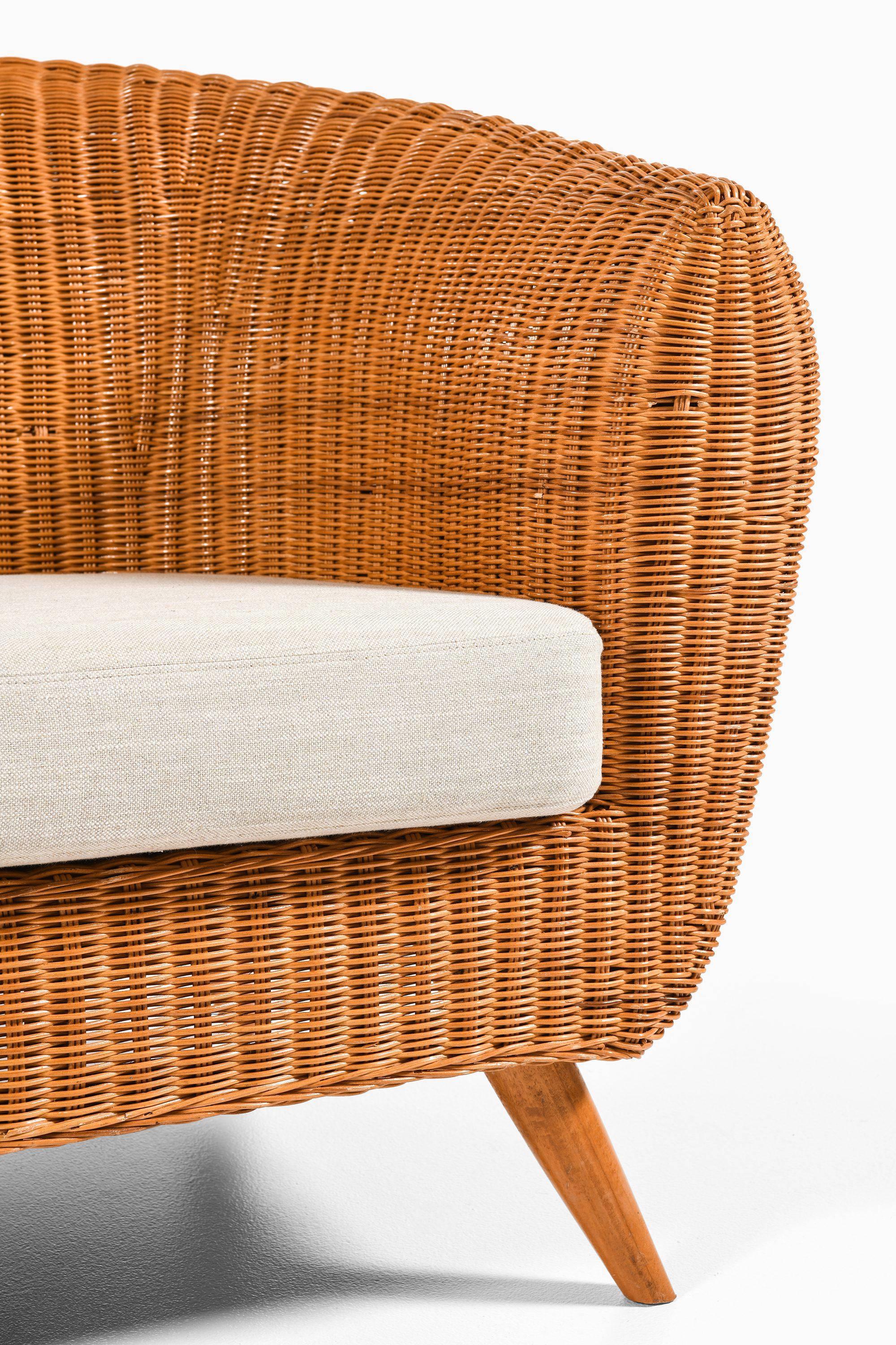 Freestanding Sofa in Rattan, Beech and Reupholstered Fabric, 1960's For Sale 1