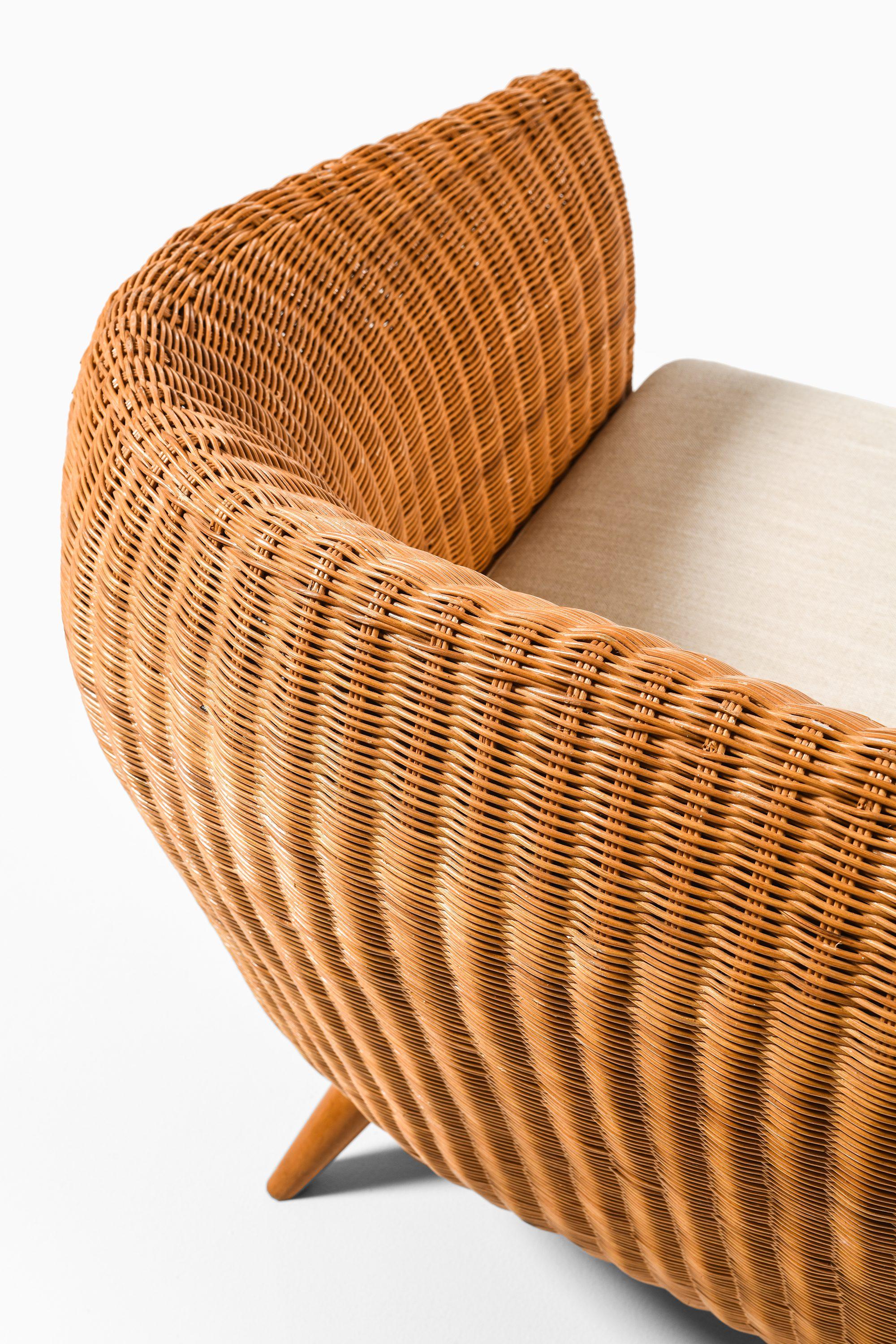 Freestanding Sofa in Rattan, Beech and Reupholstered Fabric, 1960's For Sale 3