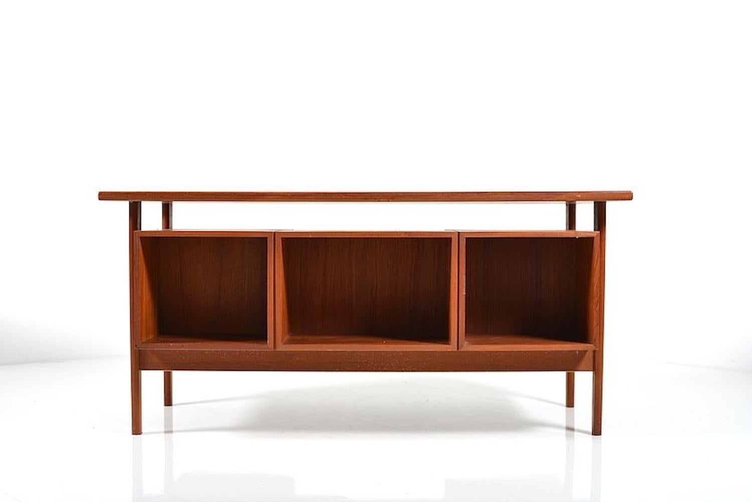 Scrivania in teak autoportante di Kai Kristiansen In condizioni buone in vendita a Handewitt, DE