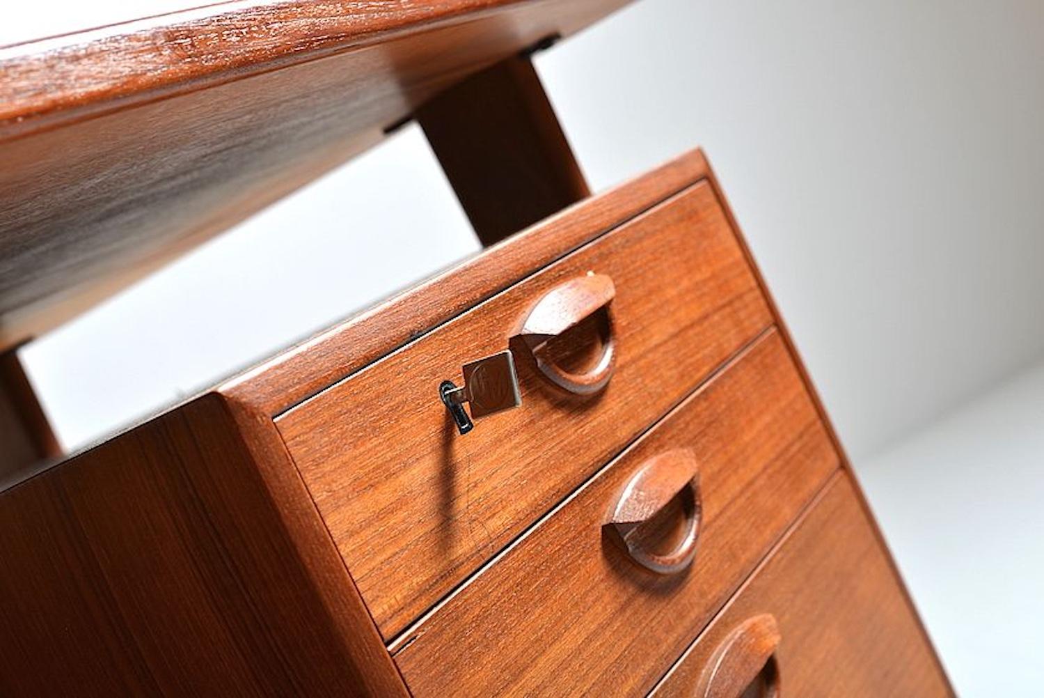 Scrivania in teak autoportante di Kai Kristiansen in vendita 1