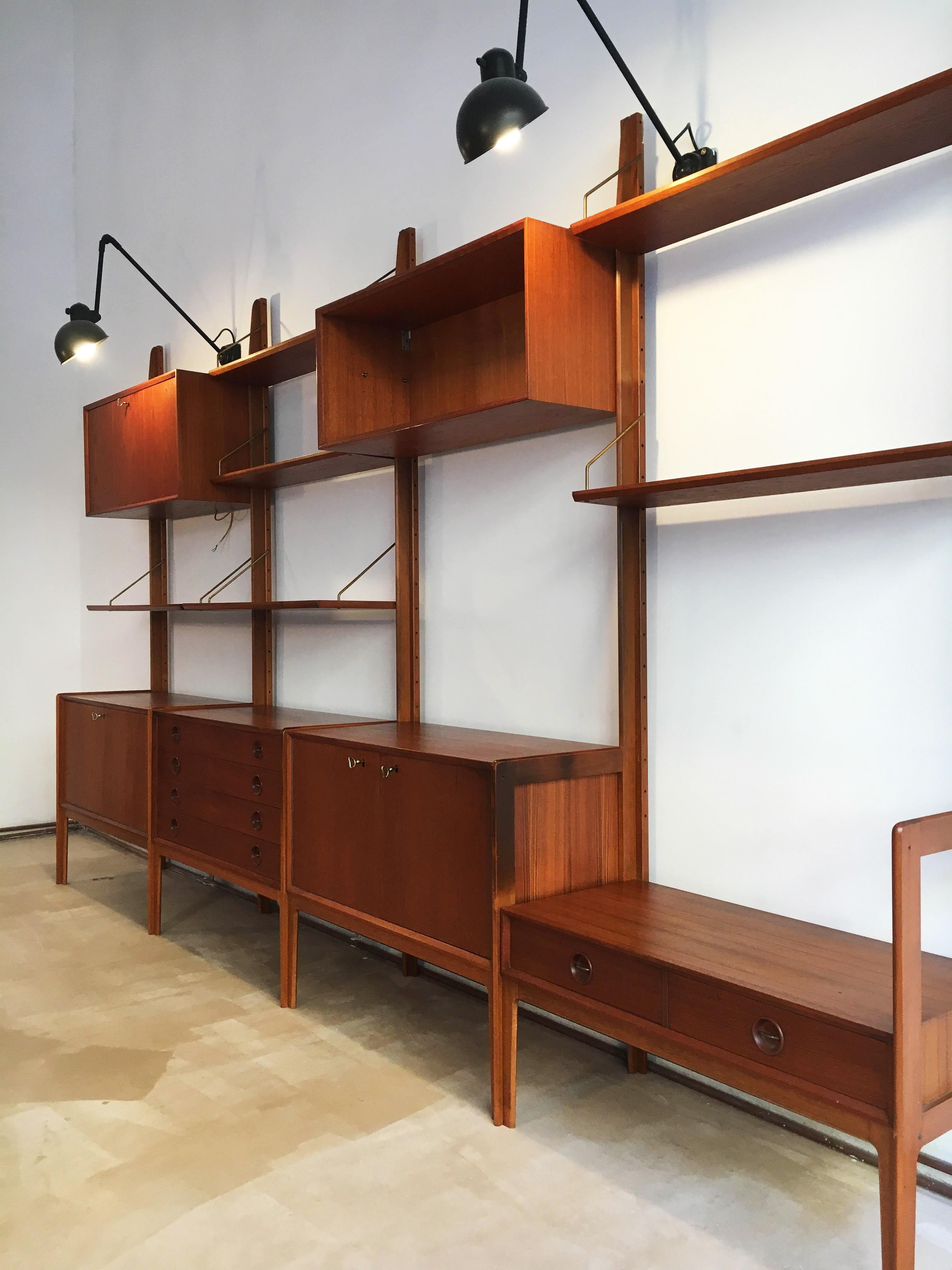 Freestanding teak wall unit by Fredrik A. Kayser for Gustav Bahus, Norway, 1960s In Good Condition For Sale In Vienna, Vienna