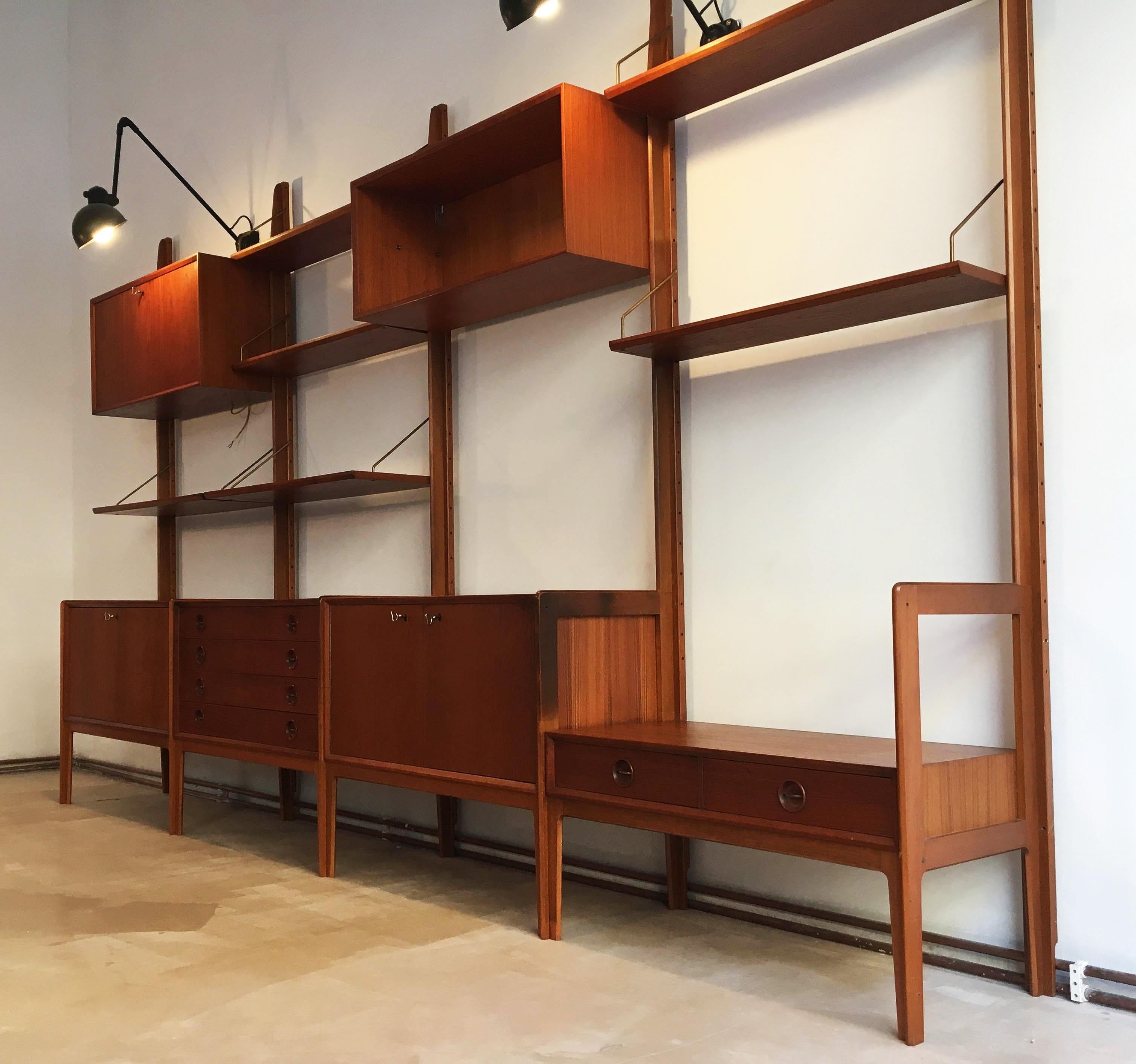Mid-20th Century Freestanding teak wall unit by Fredrik A. Kayser for Gustav Bahus, Norway, 1960s For Sale