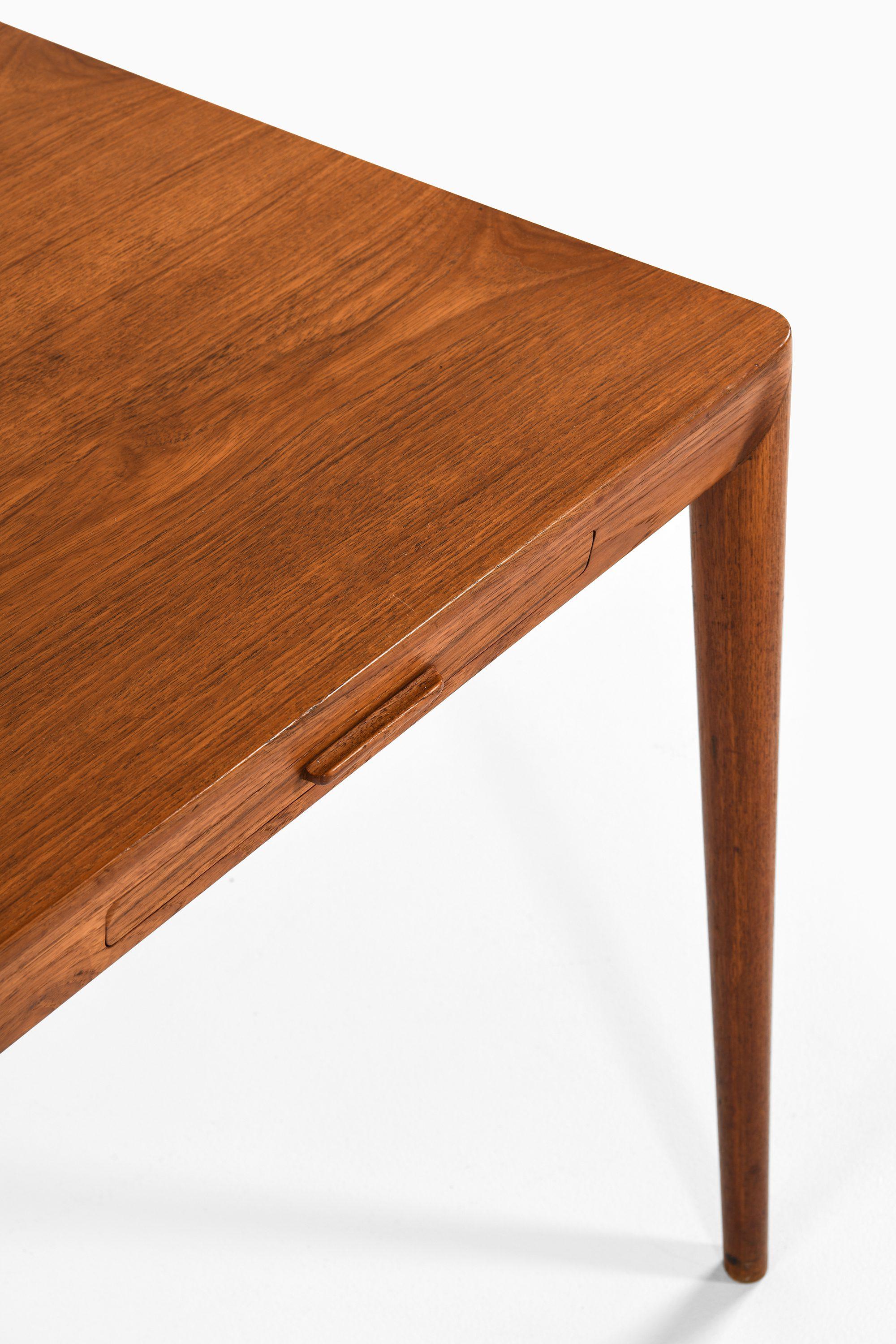 Freestanding Vanity / dressing table in Teak by Erik Riisager Hansen, 1950's In Good Condition For Sale In Limhamn, Skåne län