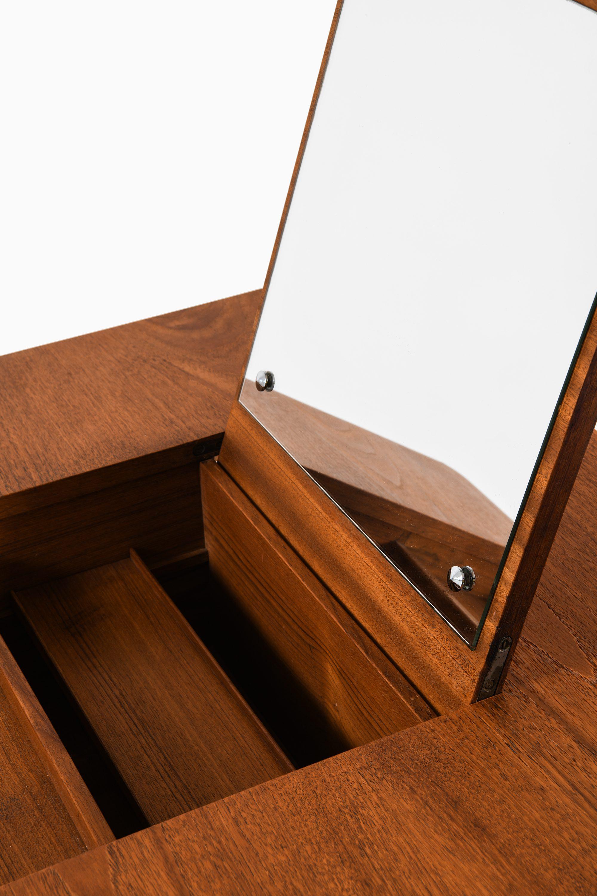 Freestanding Vanity / dressing table in Teak by Erik Riisager Hansen, 1950's For Sale 1