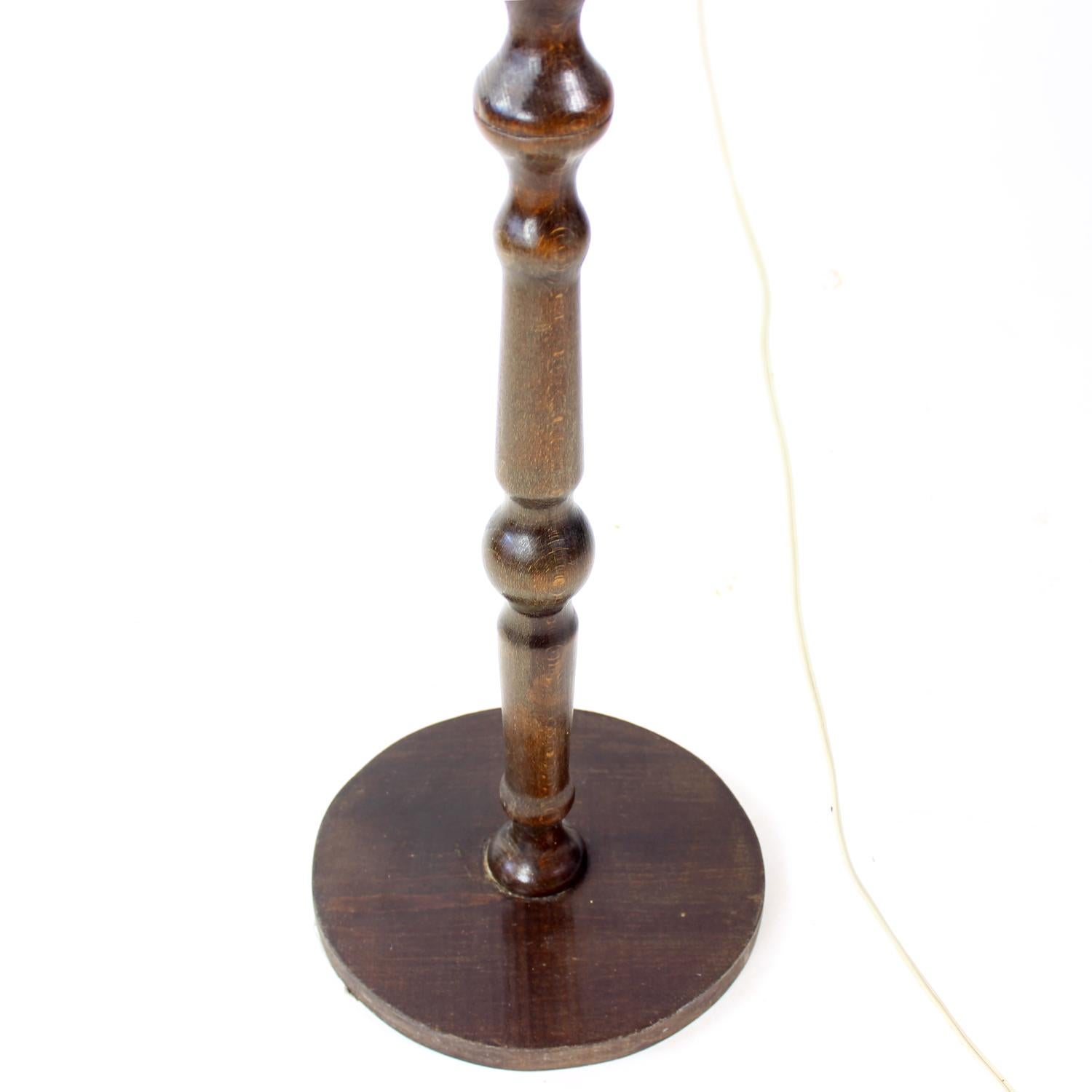 Lampadaire Vintage By avec abat-jour original en tissu rose, Tchécoslovaquie en vente 4