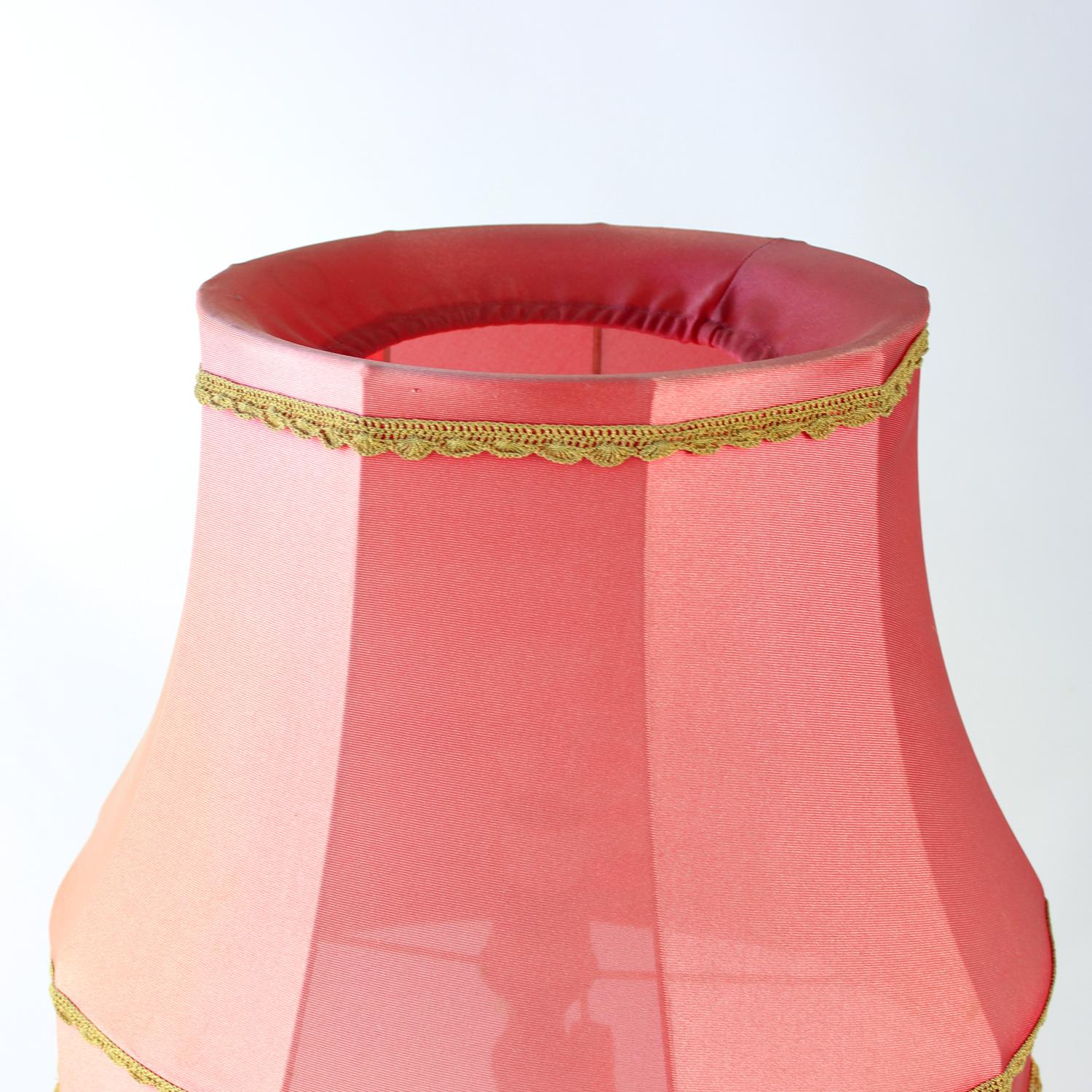 Milieu du XXe siècle Lampadaire Vintage By avec abat-jour original en tissu rose, Tchécoslovaquie en vente