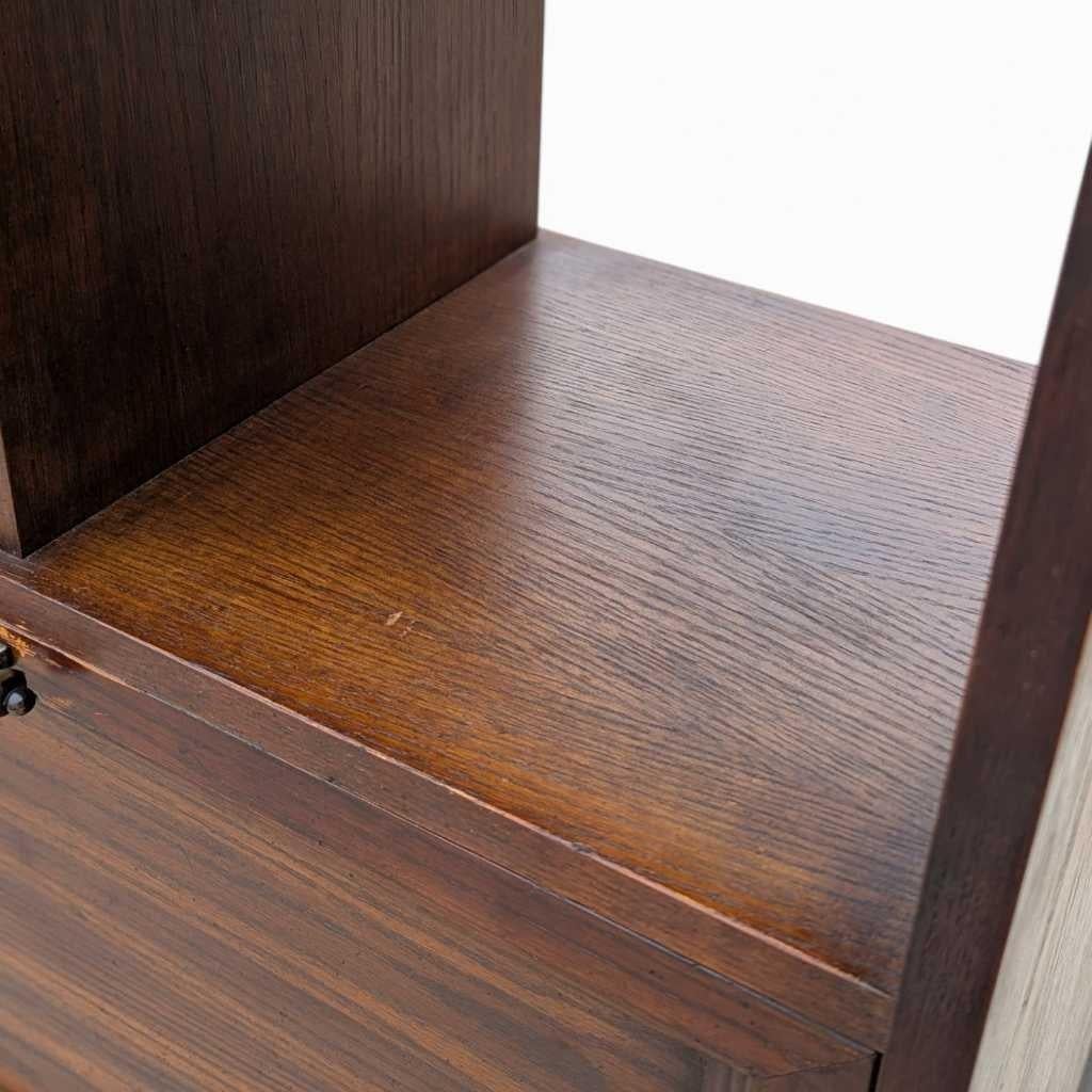 Mueble independiente de pared - Separador de ambientes de madera, Acabado rico, EE.UU., c. 1960 en venta 5