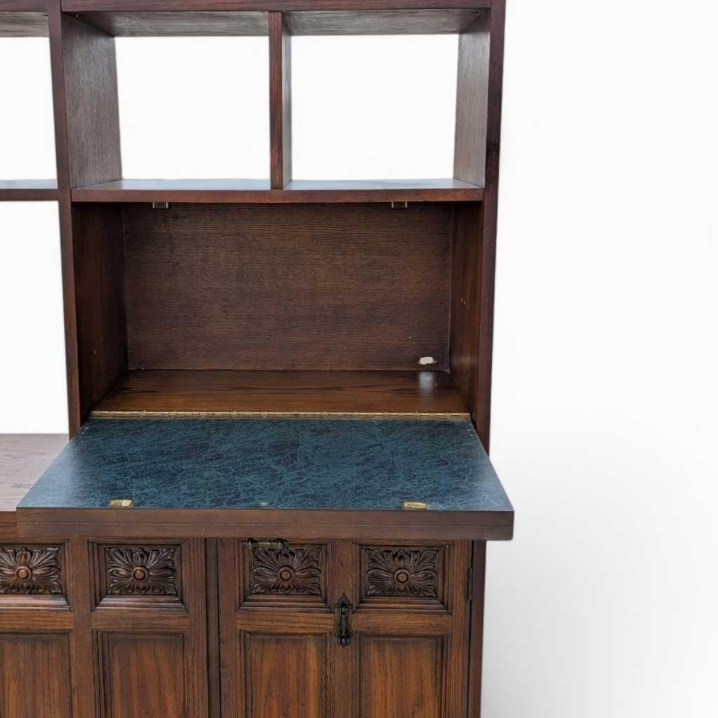 Mueble independiente de pared - Separador de ambientes de madera, Acabado rico, EE.UU., c. 1960 en venta 9