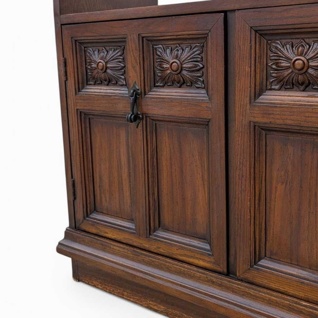 Mueble independiente de pared - Separador de ambientes de madera, Acabado rico, EE.UU., c. 1960 en Bueno estado para la venta en Rancho Cucamonga, CA