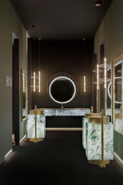 Cheminée autoportante à surface massive finition métallique rétroéclairée personnalisable