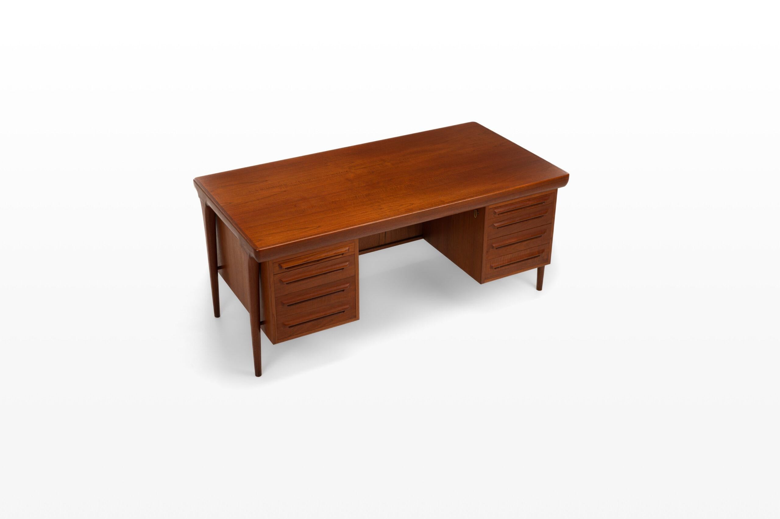 Scandinavian Modern Freestanding Writing Desk by Ib Kofod Larsen for Faarup Møbelfabrik, Denmark 60s