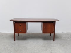 Escritorio independiente en nogal de William Watting para Fristho, años 50