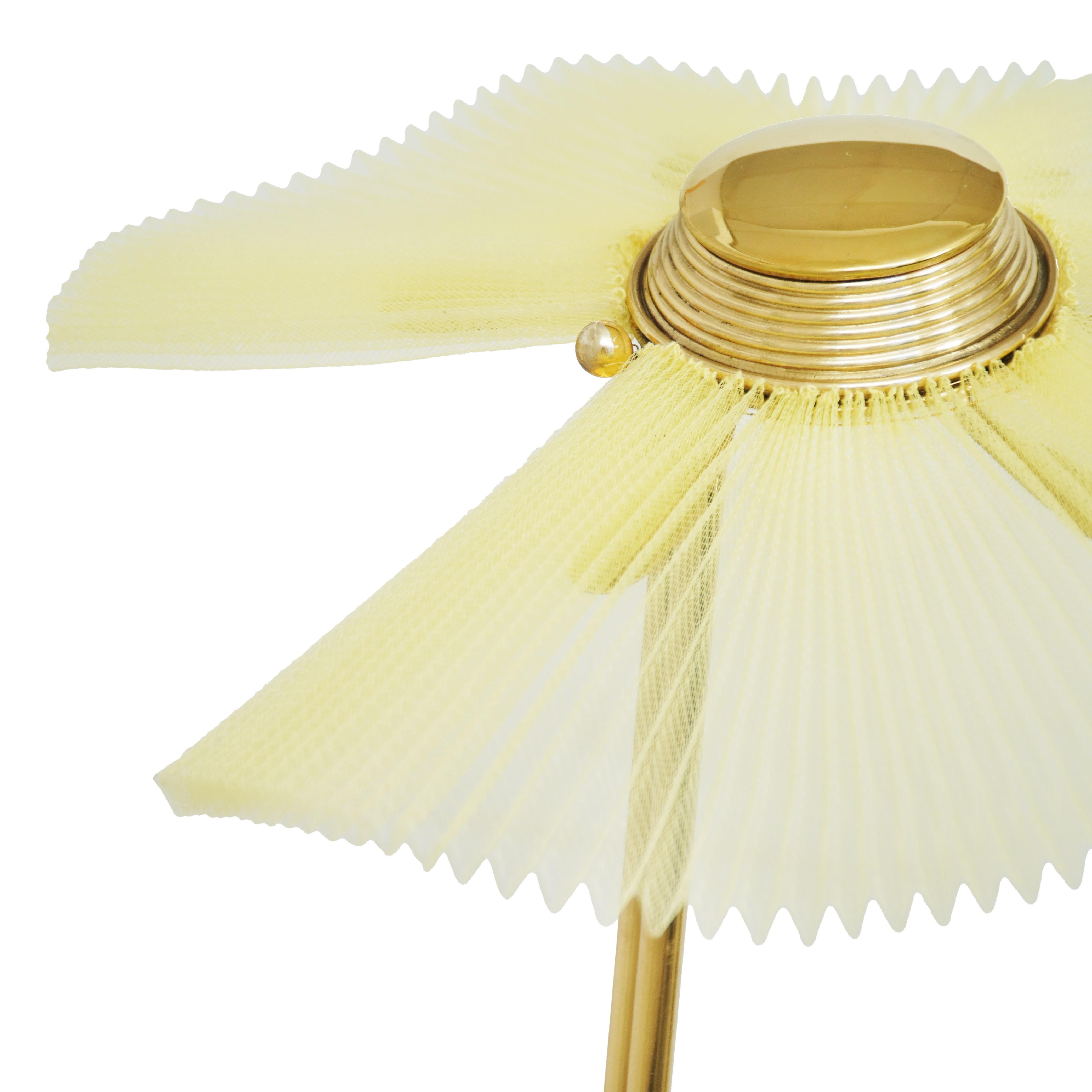 Argenté Lampe de dame sculptée Freevolle, abat-jour citron, corps en laiton en vente