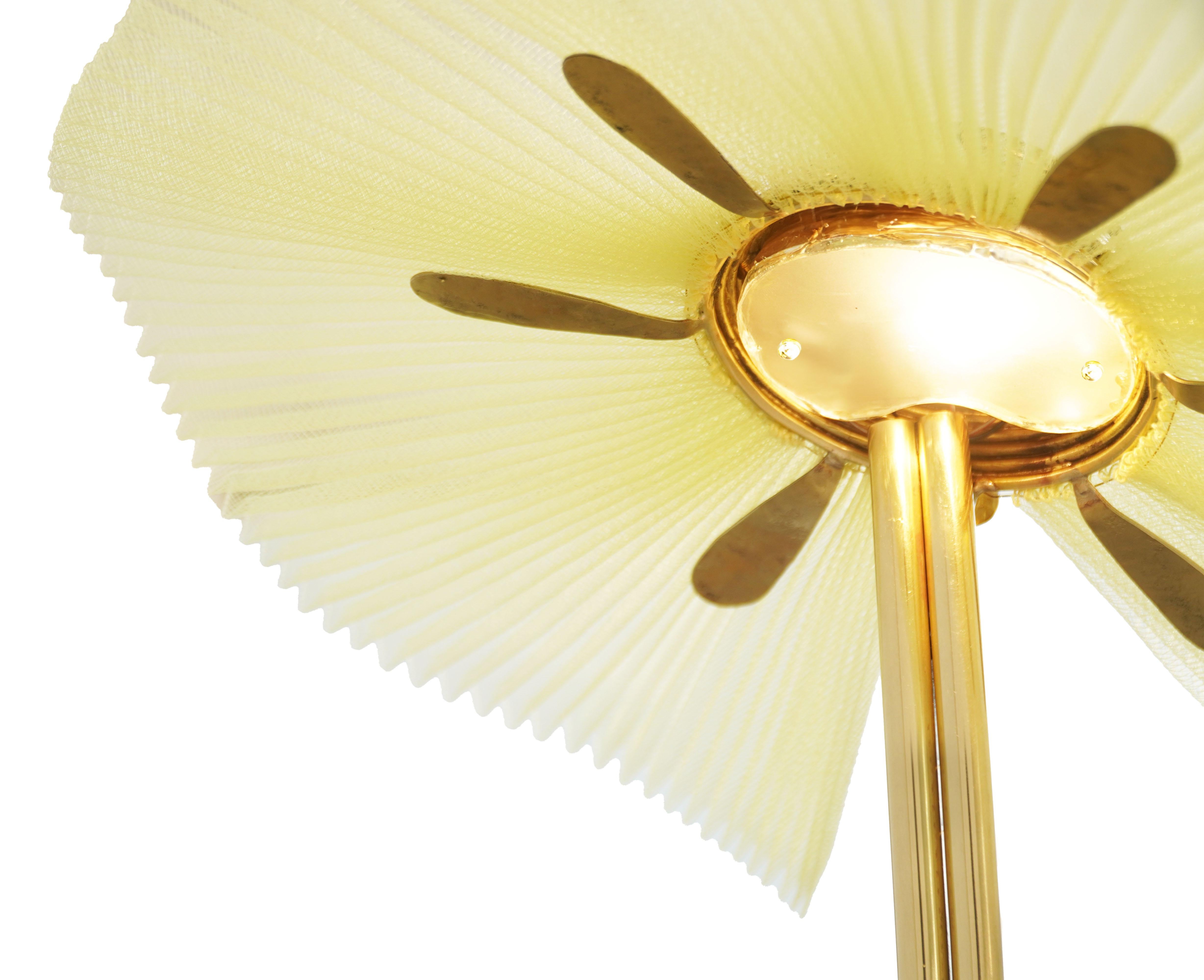 XXIe siècle et contemporain Lampe de dame sculptée Freevolle, abat-jour citron, corps en laiton en vente