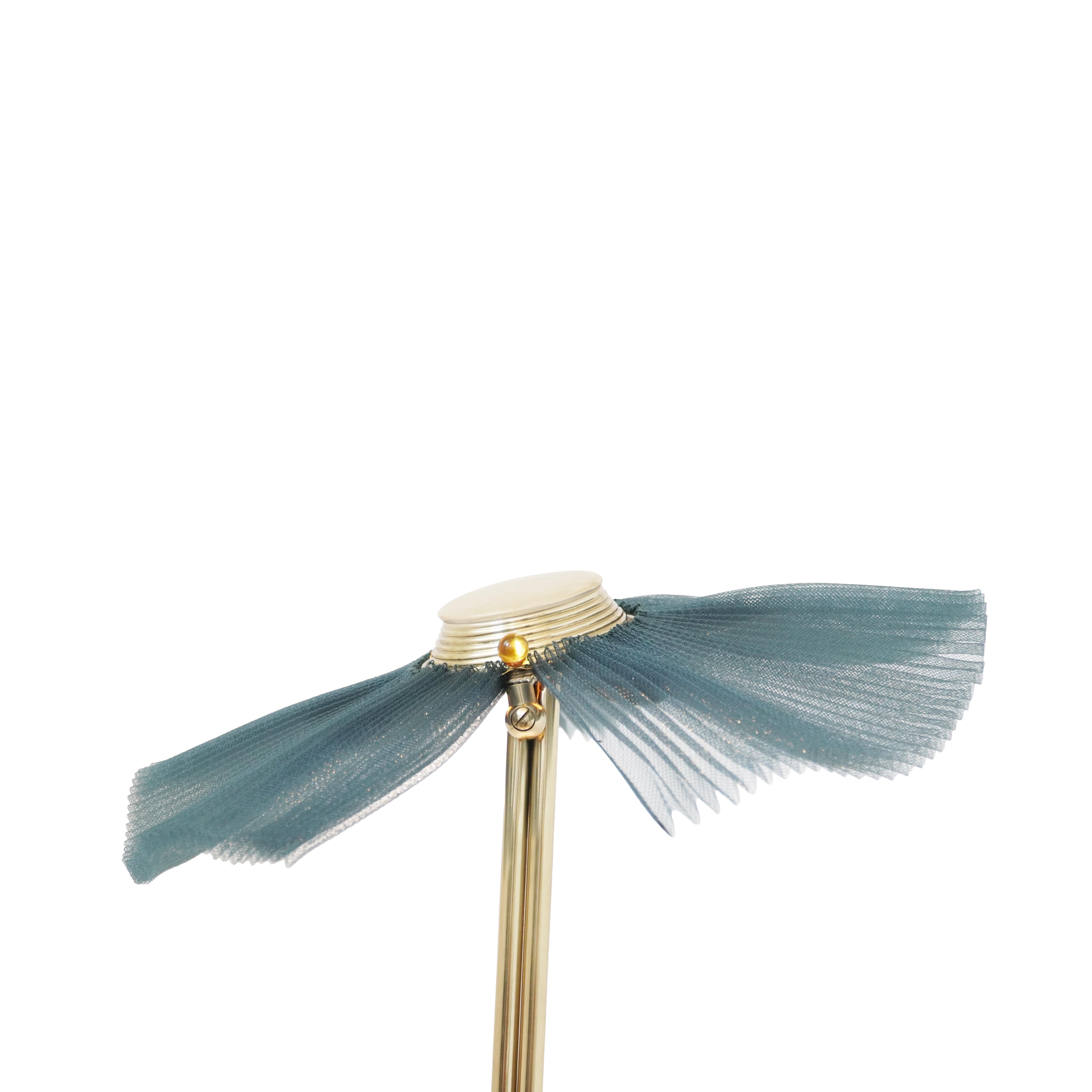 Pressé Lampe de dame sculptée Freevolle, abat-jour en forme d'arbre, corps en laiton en vente