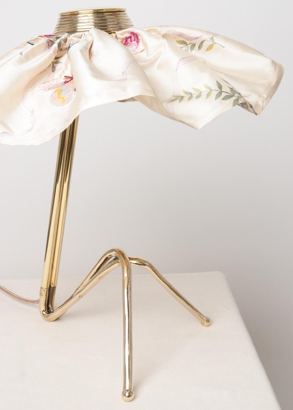 This table lamp is a contemporary piece, made entirely by hand in Tuscany Italy, 100% of Italian origin. 
The piece highlights femininity and décorates with character, with its clean lines and beautiful attention paid to the details, this piece