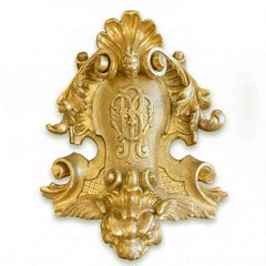 Fregio Dorato Italiano 1800 Scolpito con Motivi Rococo e Lettera B