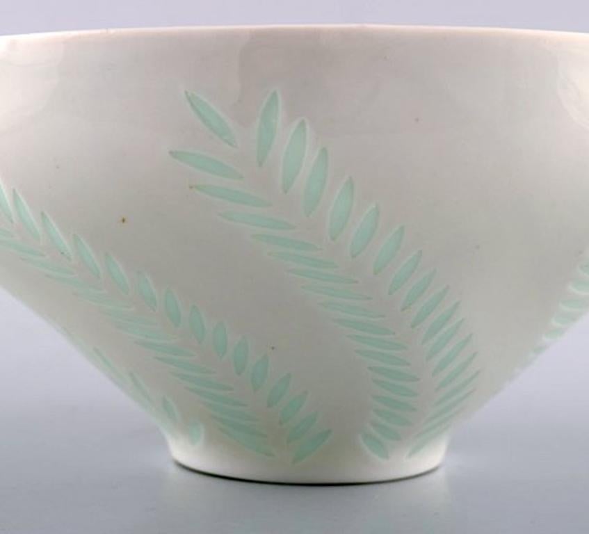 Finnish Freidl Holzer Kjellberg for Arabia, Large Bowl in Rice Porcelain, 1946