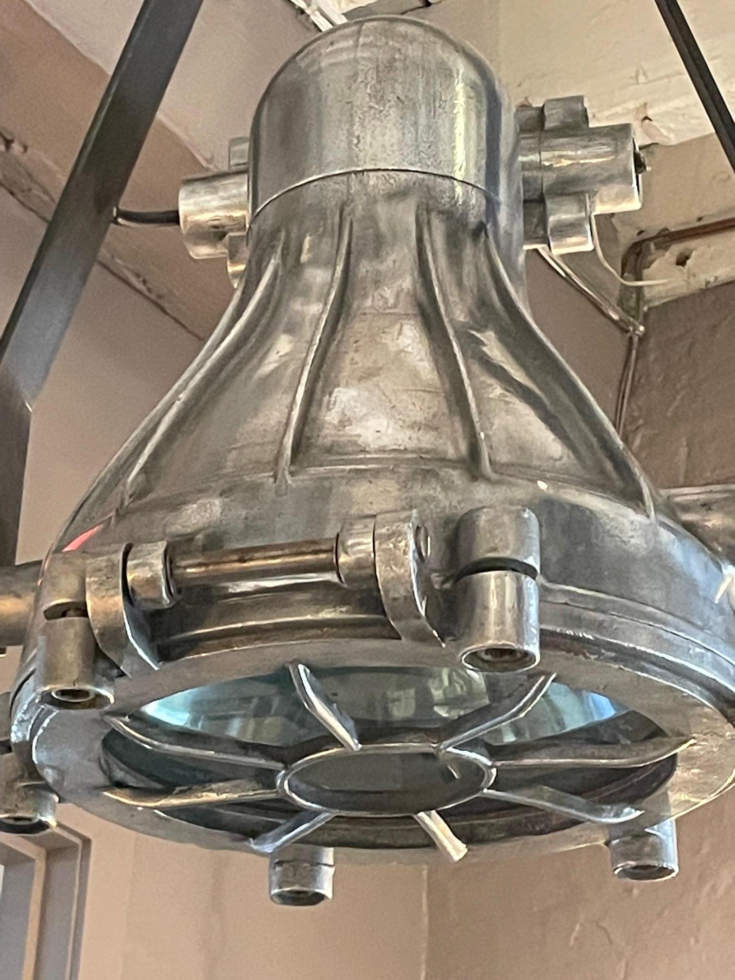 Metà XX secolo Luce di una nave da carico, Inghilterra, anni '30 in vendita