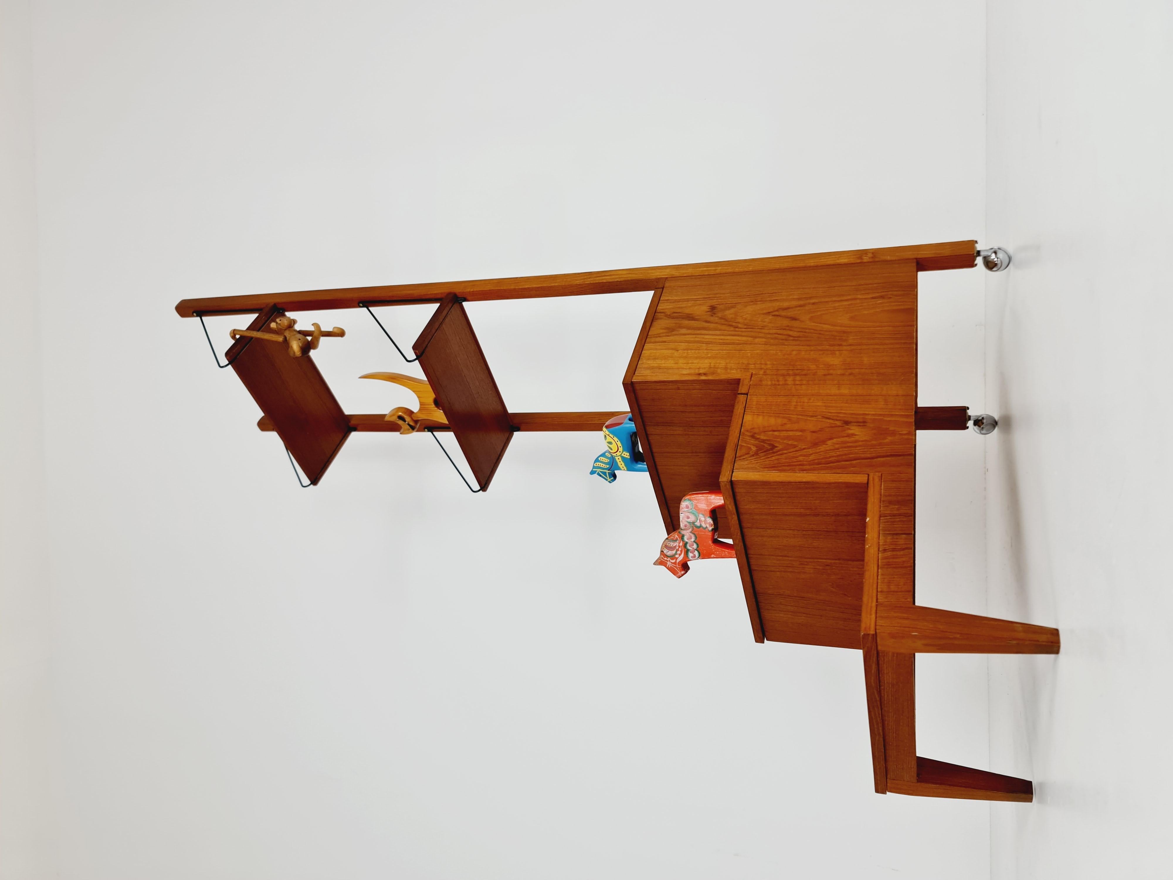 Freistehendes Bücherregal aus dänischem Mid-Century Teakholz, 1960er Jahre 2
