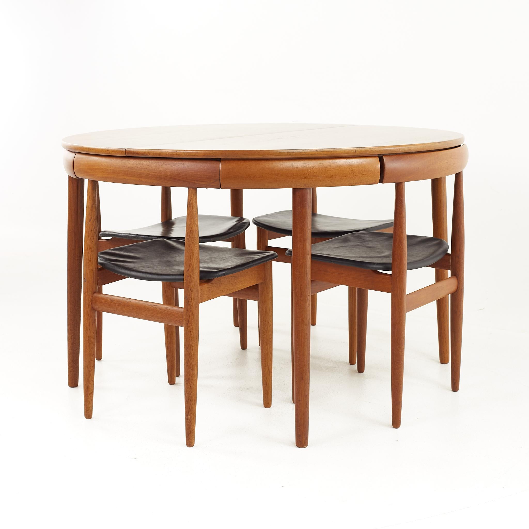 table with nesting chairs