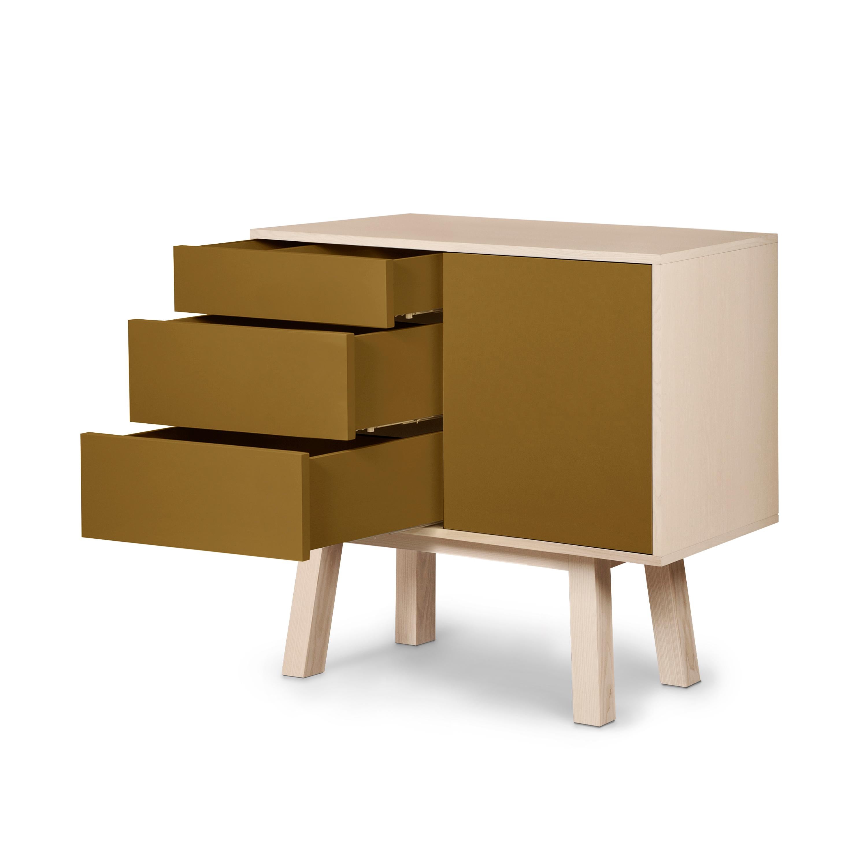 Francese Credenza francese a 1 porta e 3 cassetti in legno color foglia di tabacco di E. Gizard, Parigi in vendita