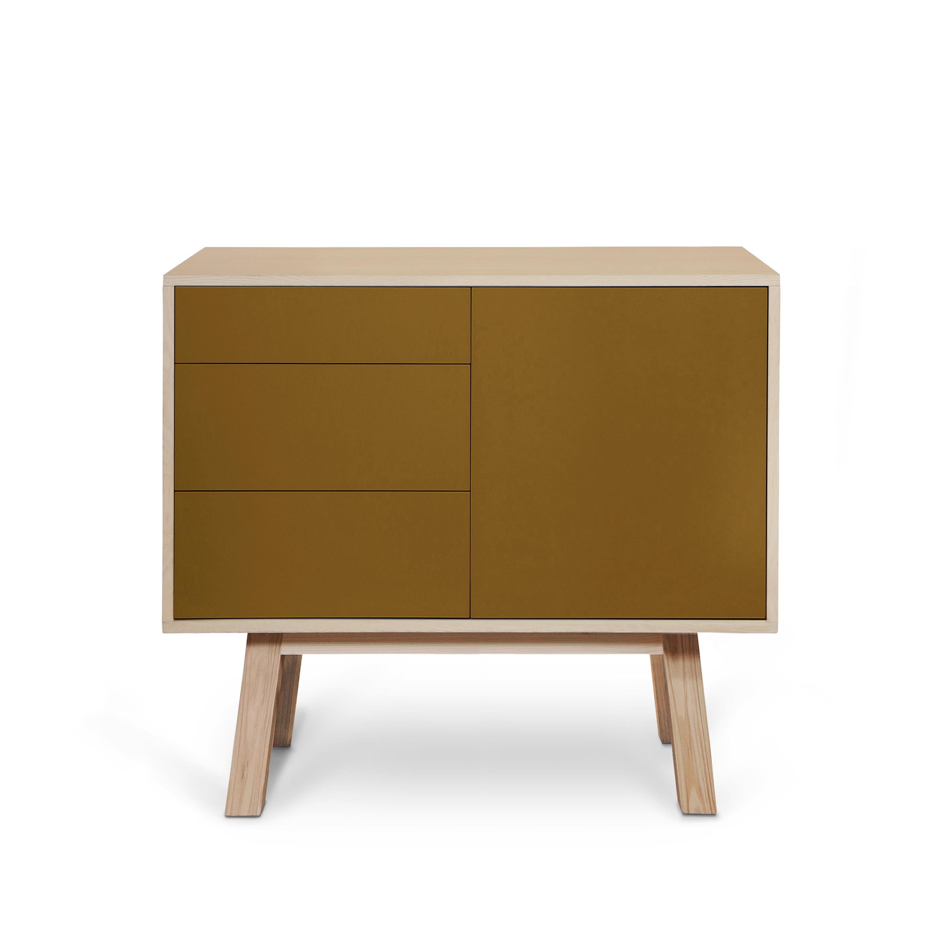 Laccato Credenza francese a 1 porta e 3 cassetti in legno color foglia di tabacco di E. Gizard, Parigi in vendita