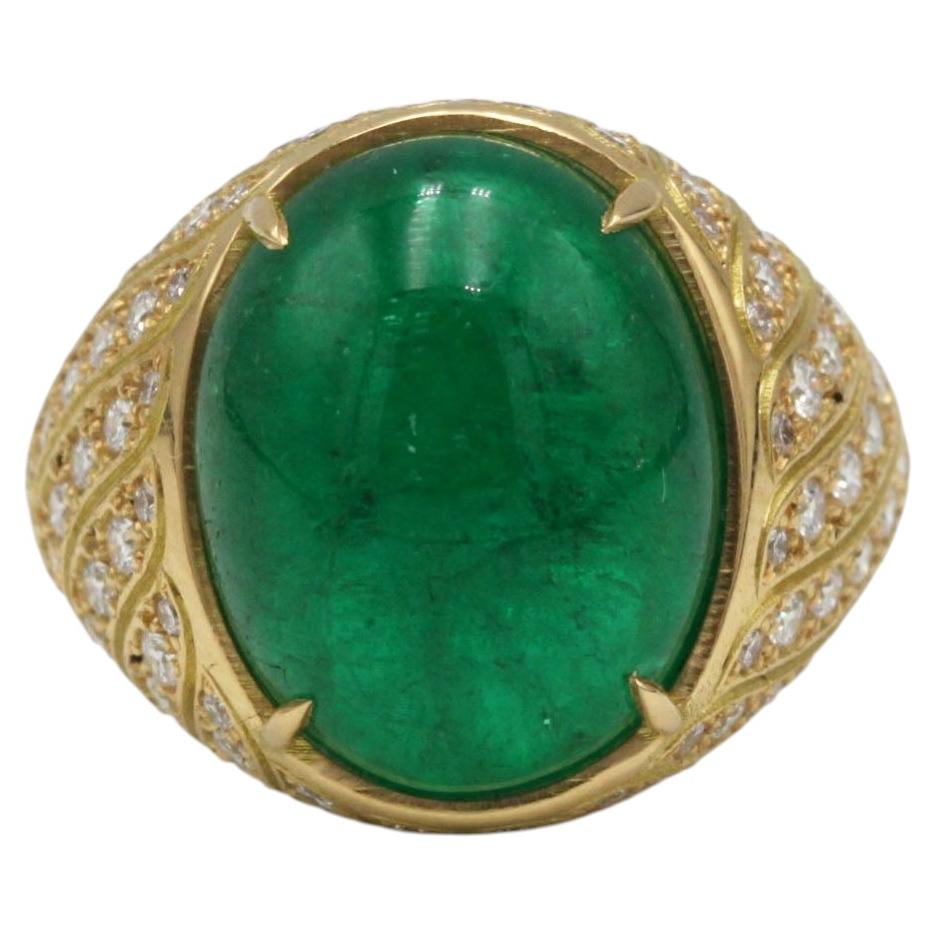 Bague française en or 18 carats sertie d'une émeraude colombienne de 11,91 carats et de diamants