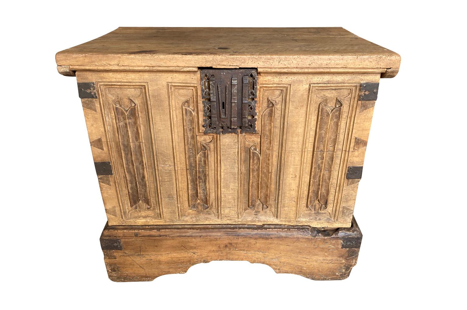 A stunning early 16th century Coffre - Trunk from the Bourgogne region of France. Beautifully constructed from very handsome walnut with lovely linen fold detailing, a beautiful lock plate and iron side handles. The coffre rests on its walnut stand